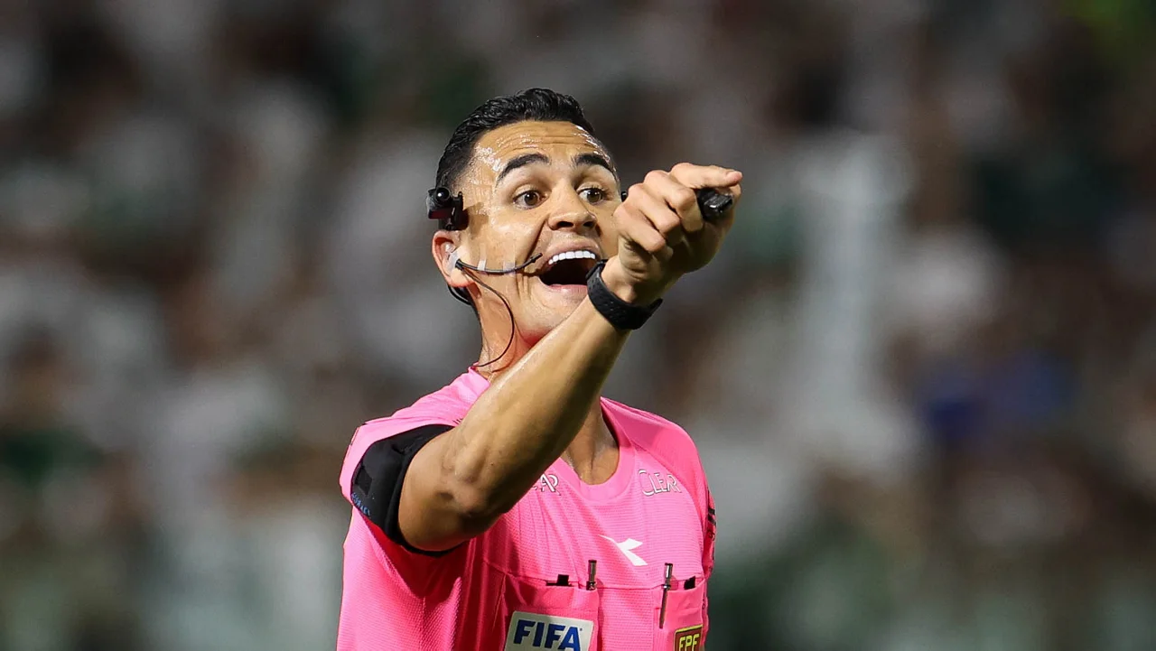 São Paulo x Santos: CBF define arbitragem do clássico atrasado pelo Brasileiro