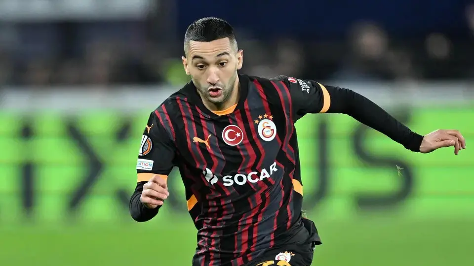 Ziyech quase acerta com Botafogo; jogador do Corinthians atrasa negociação