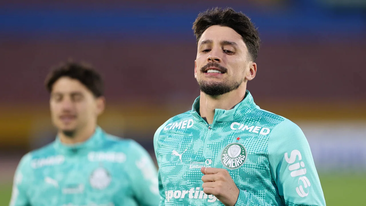 Sosa, Maurício e Piquerez vão a campo em treino do Palmeiras no Equador