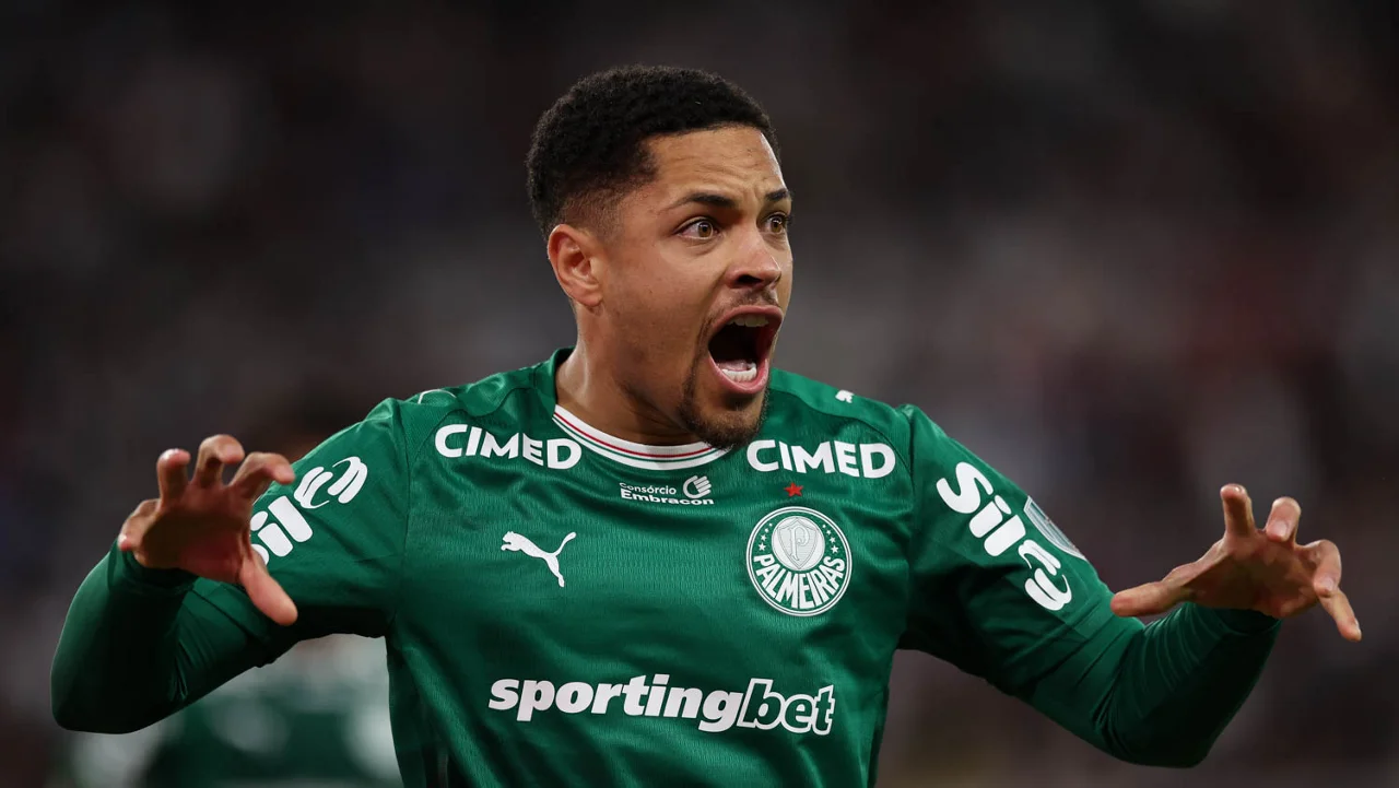 Vitor Roque retoma confiança e busca nova afirmação no Palmeiras em reta final da temporada
