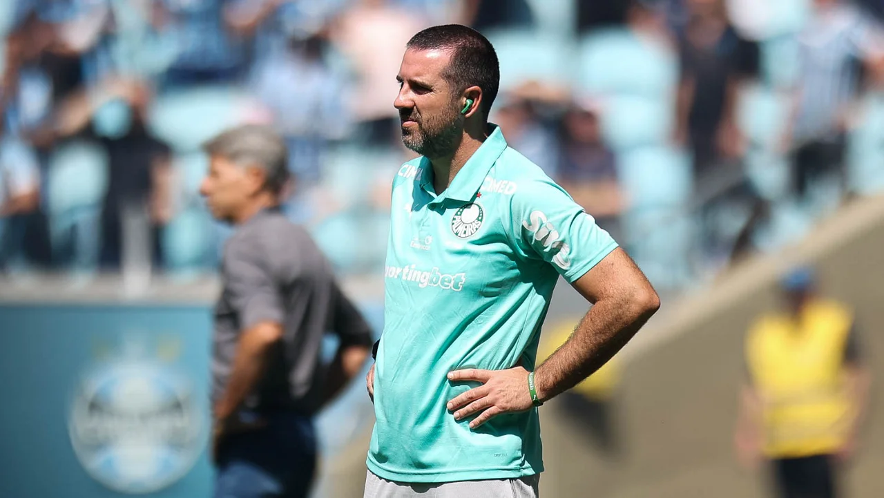 Auxiliar de Abel lamenta empate do Palmeiras, mas descarta priorizar Copas: “Faltam 16 finais”