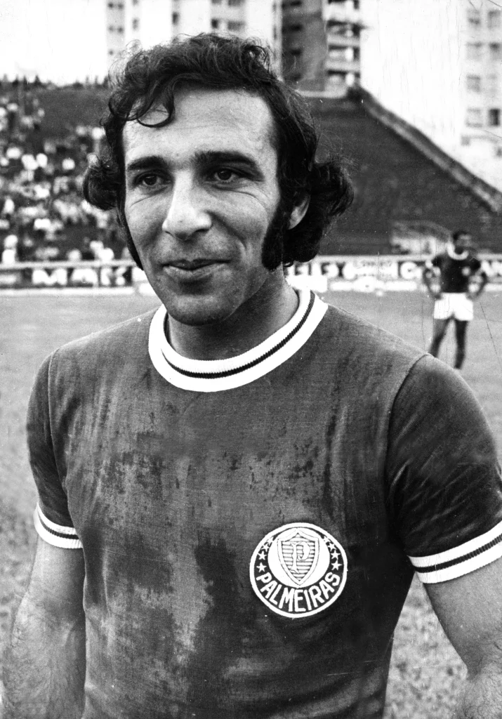 Há 60 anos, Alfredo Mostarda estreava pelo Palmeiras; relembre em fotos a carreira do jogador