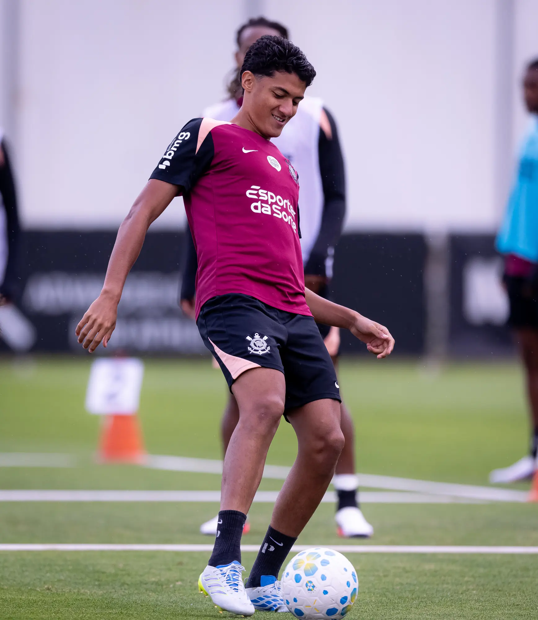 Joia da base do Corinthians vive expectativa por primeira chance no profissional