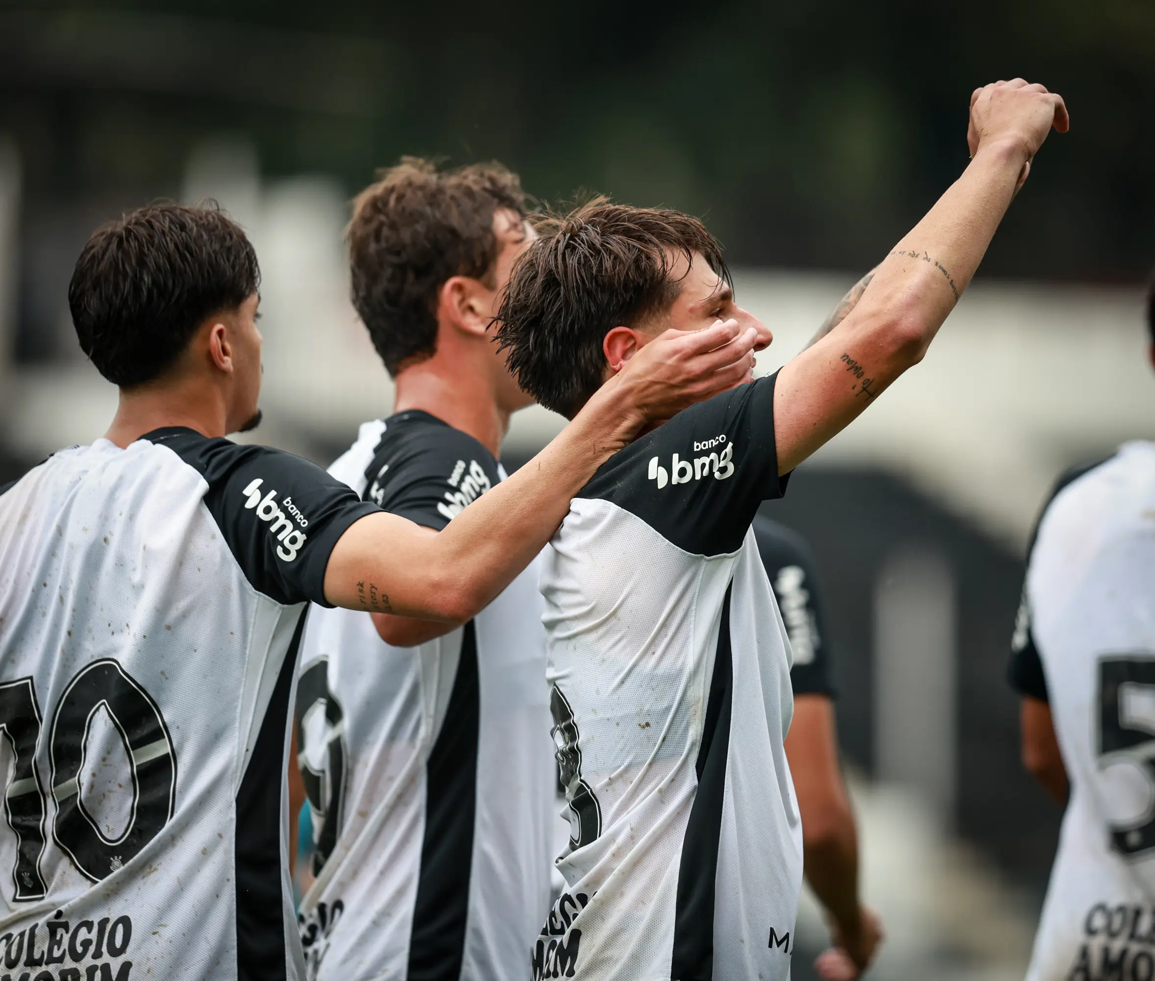Corinthians faz seis no Juventude e garante vaga no mata-mata do Brasileiro sub-17
