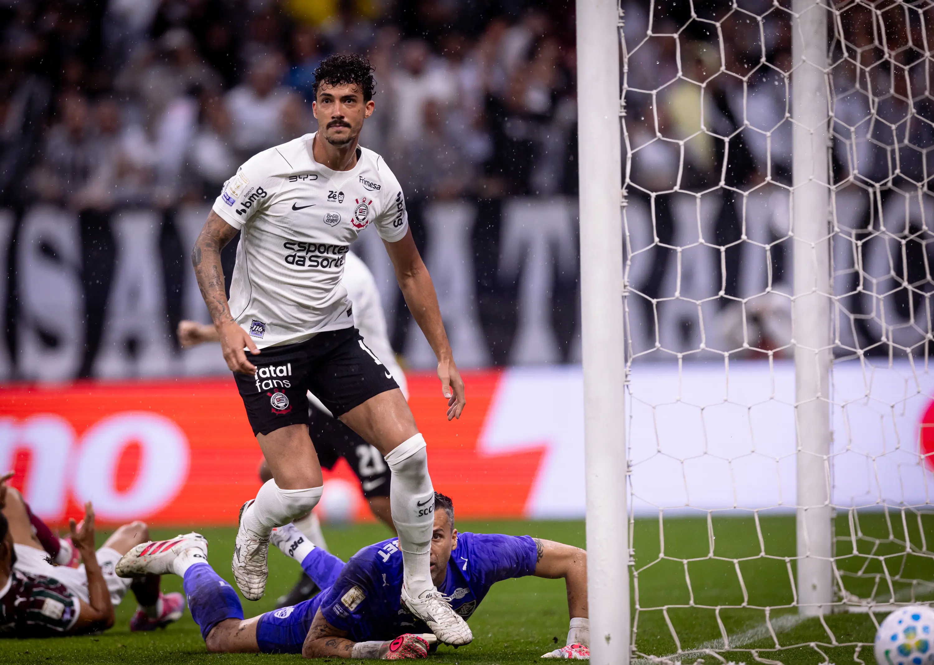 Gustavo Henrique dá razão a protestos da torcida do Corinthians após derrota: “Estão no direito deles”