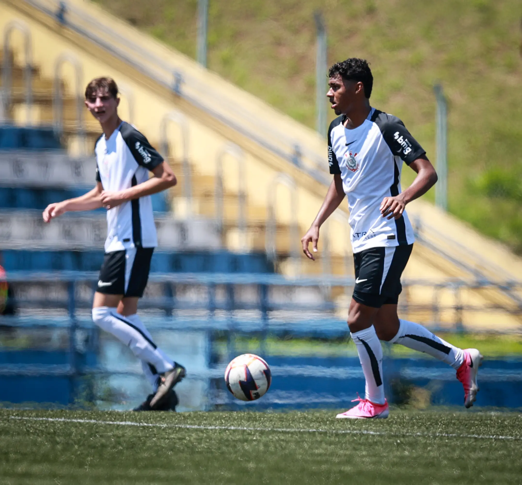 Corinthians ganha por 8 a 0 e pega o Flamengo nas quartas do Brasileiro sub-17