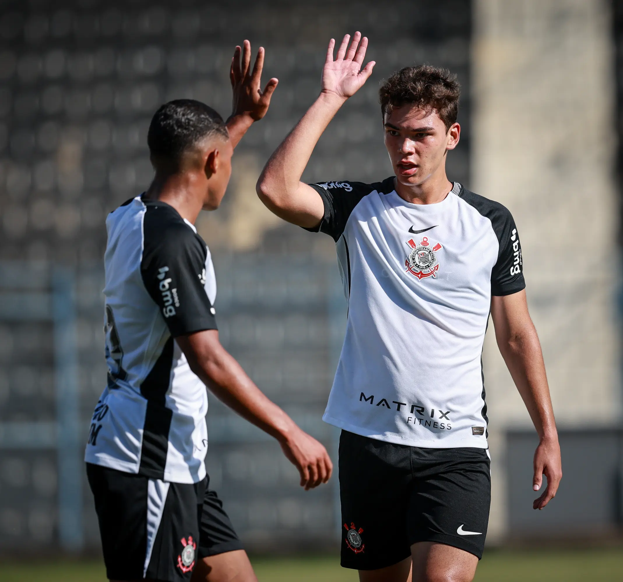 Corinthians ganha por 8 a 0 e pega o Flamengo nas quartas do Brasileiro sub-17