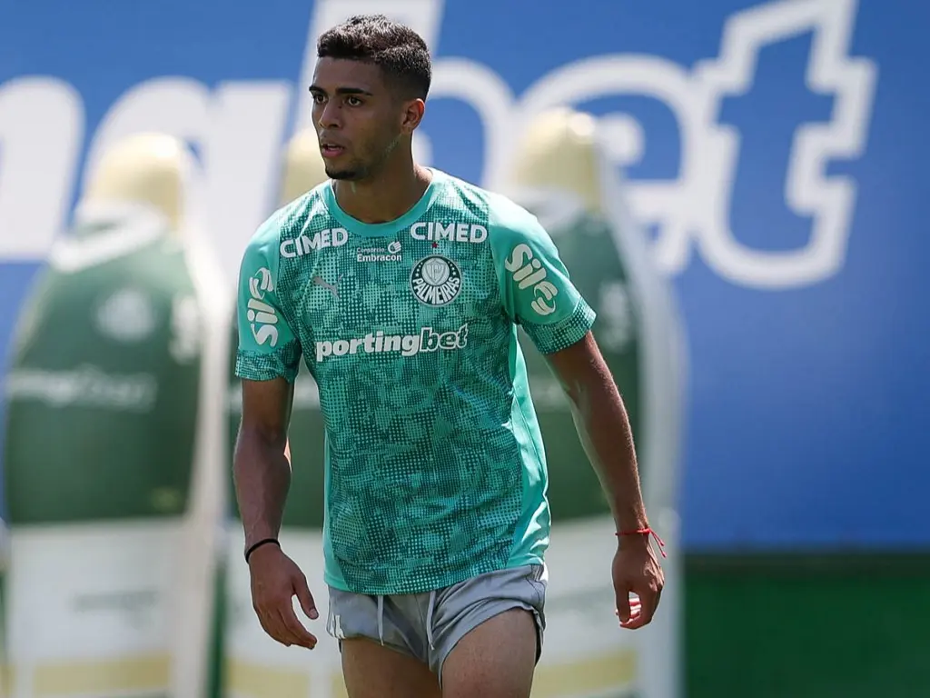 Palmeiras encaminha renovação de contrato com Arthur
