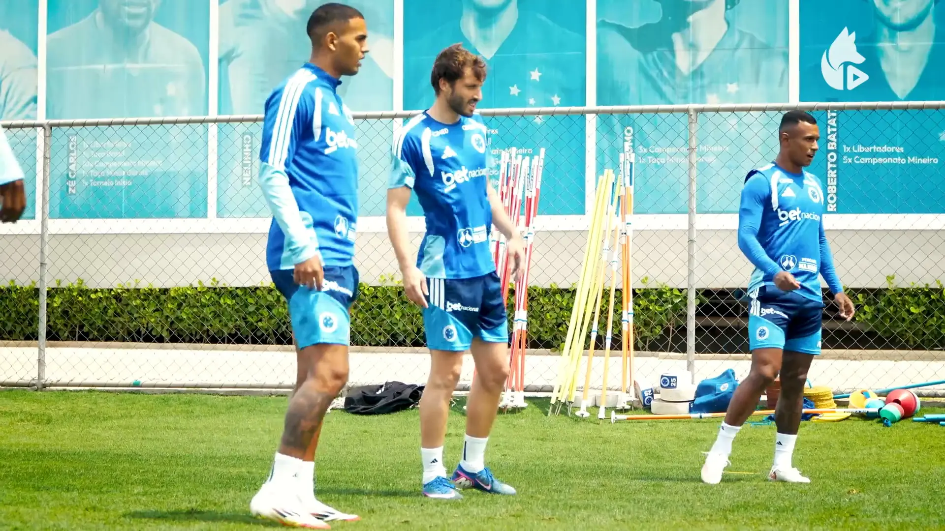 Matías Viña chega ao Cruzeiro: ‘Entrega não vai faltar’