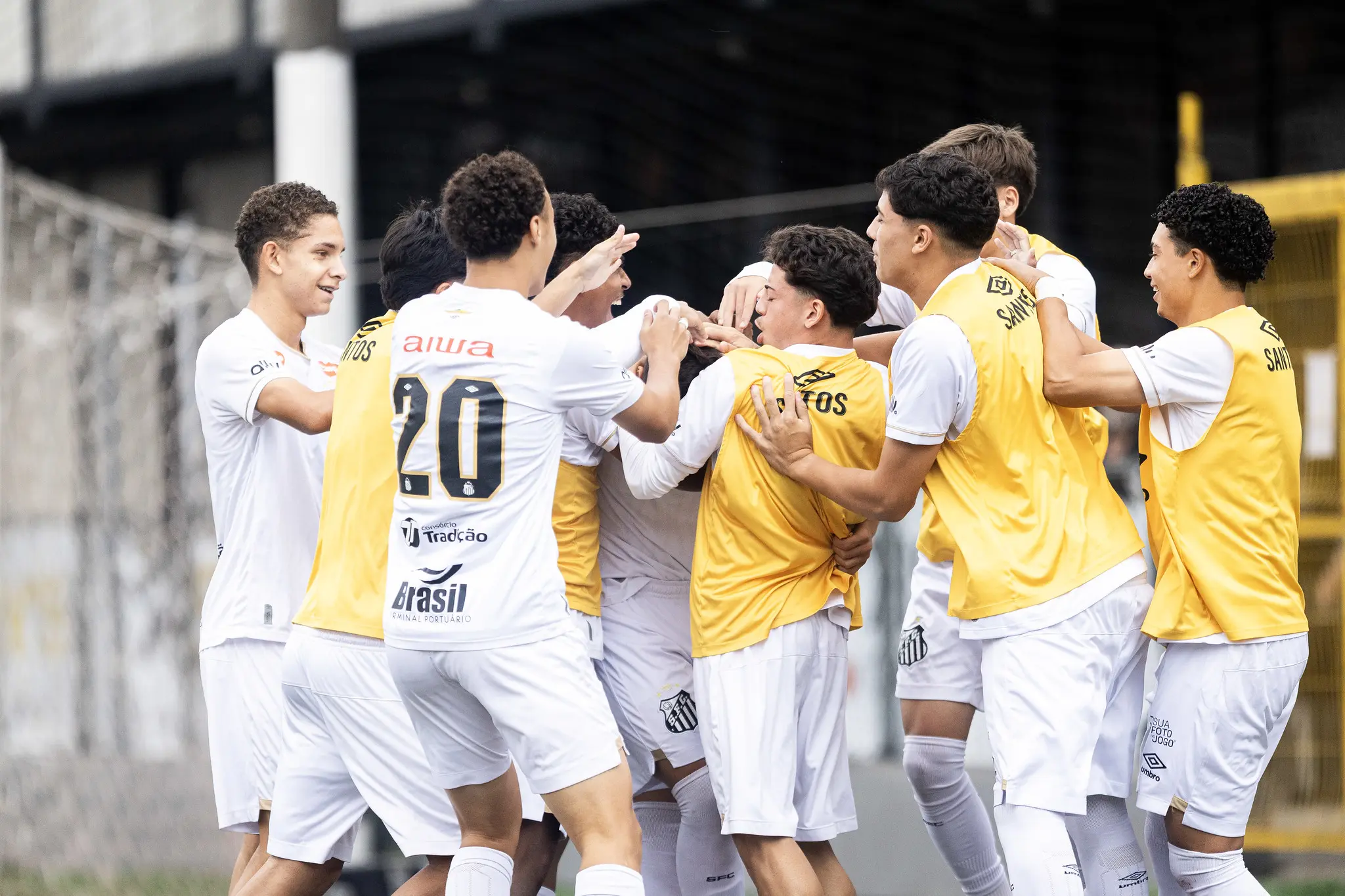 Santos atropela Fortaleza e entra no G8 do Brasileirão Sub-17