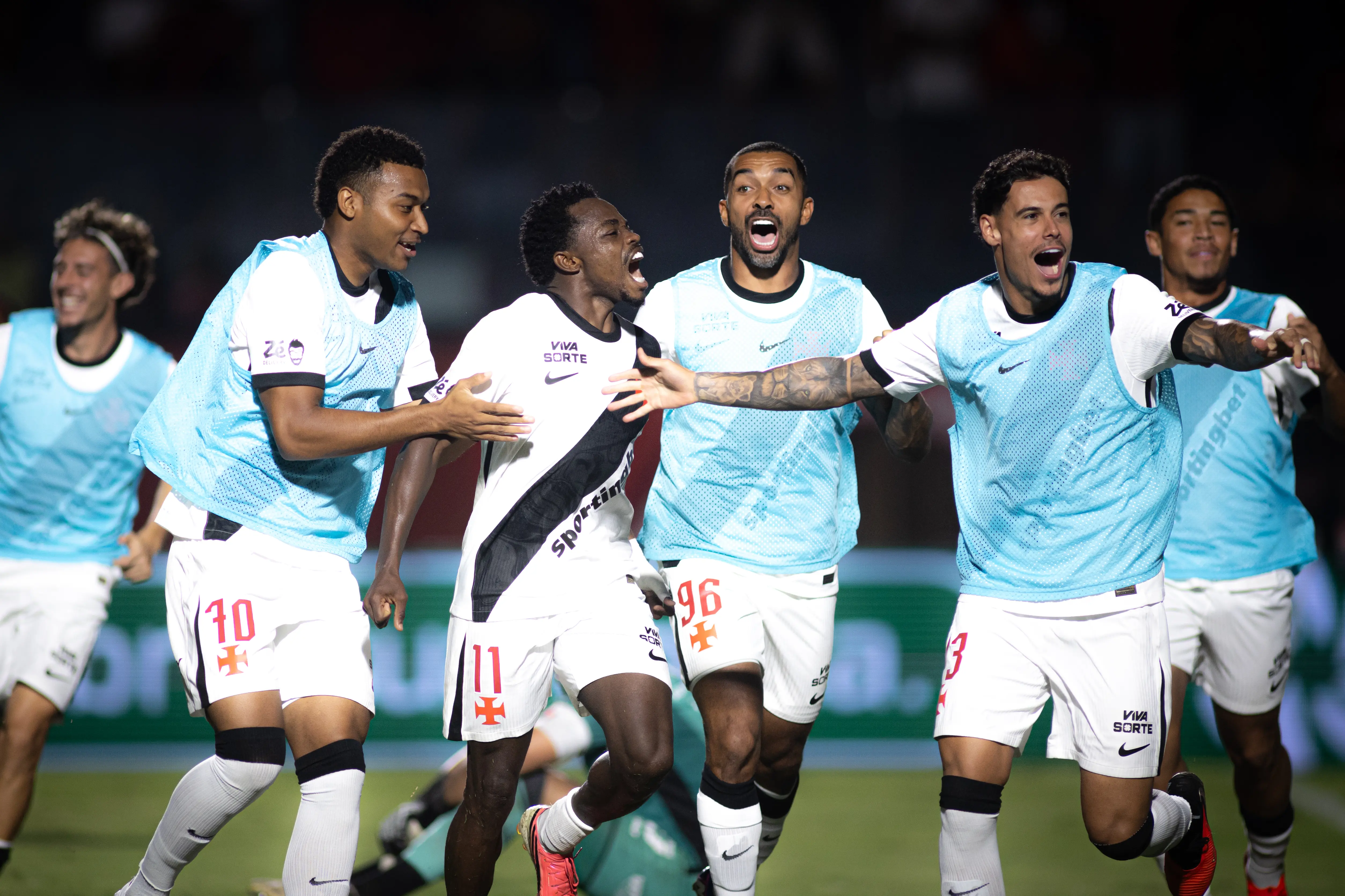 Veja os bastidores da classificação do Vasco às semis da Copa do Brasil