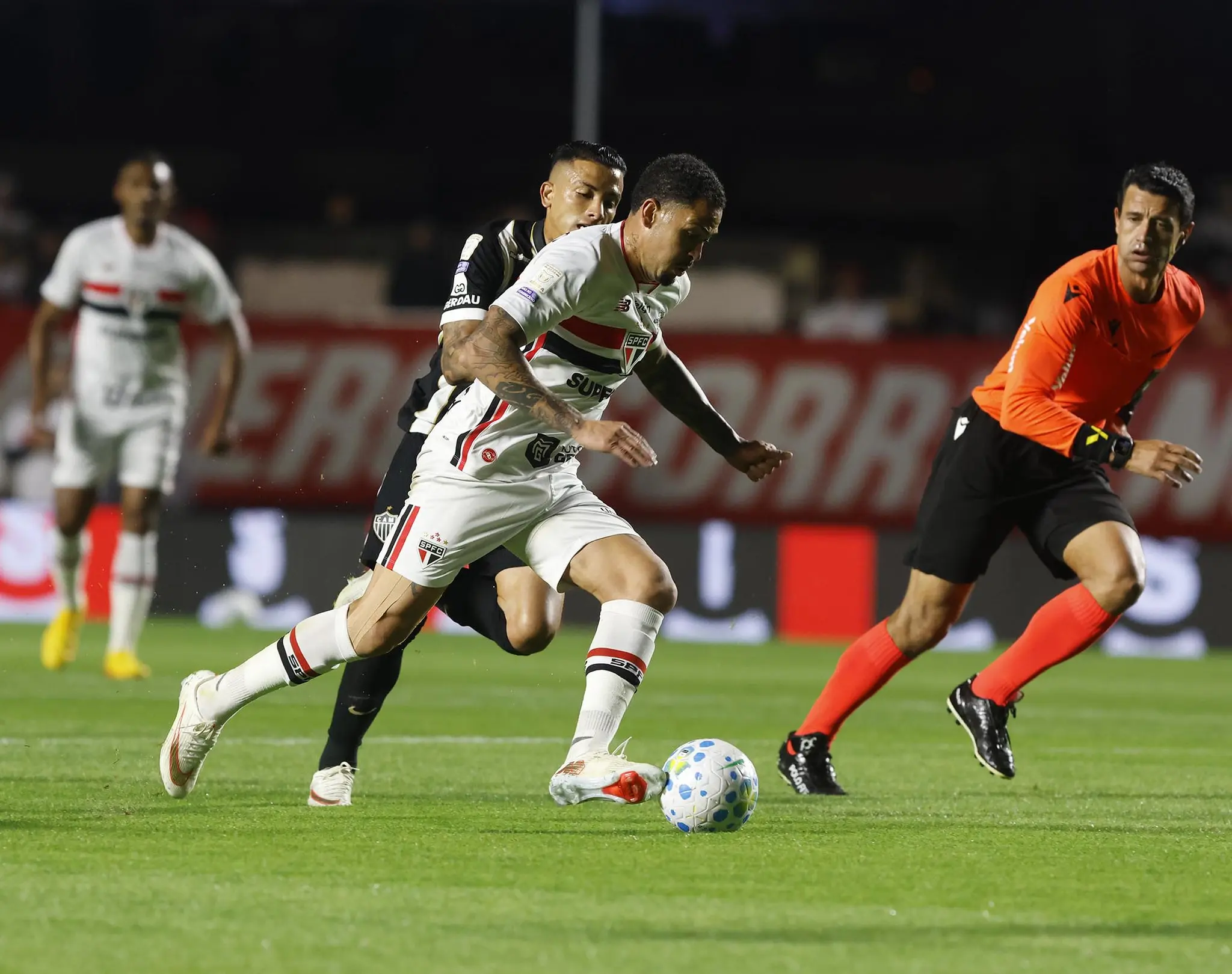 Decisivo, Luciano exalta torcida e valoriza segunda vitória seguida do São Paulo: "Estávamos precisando"
