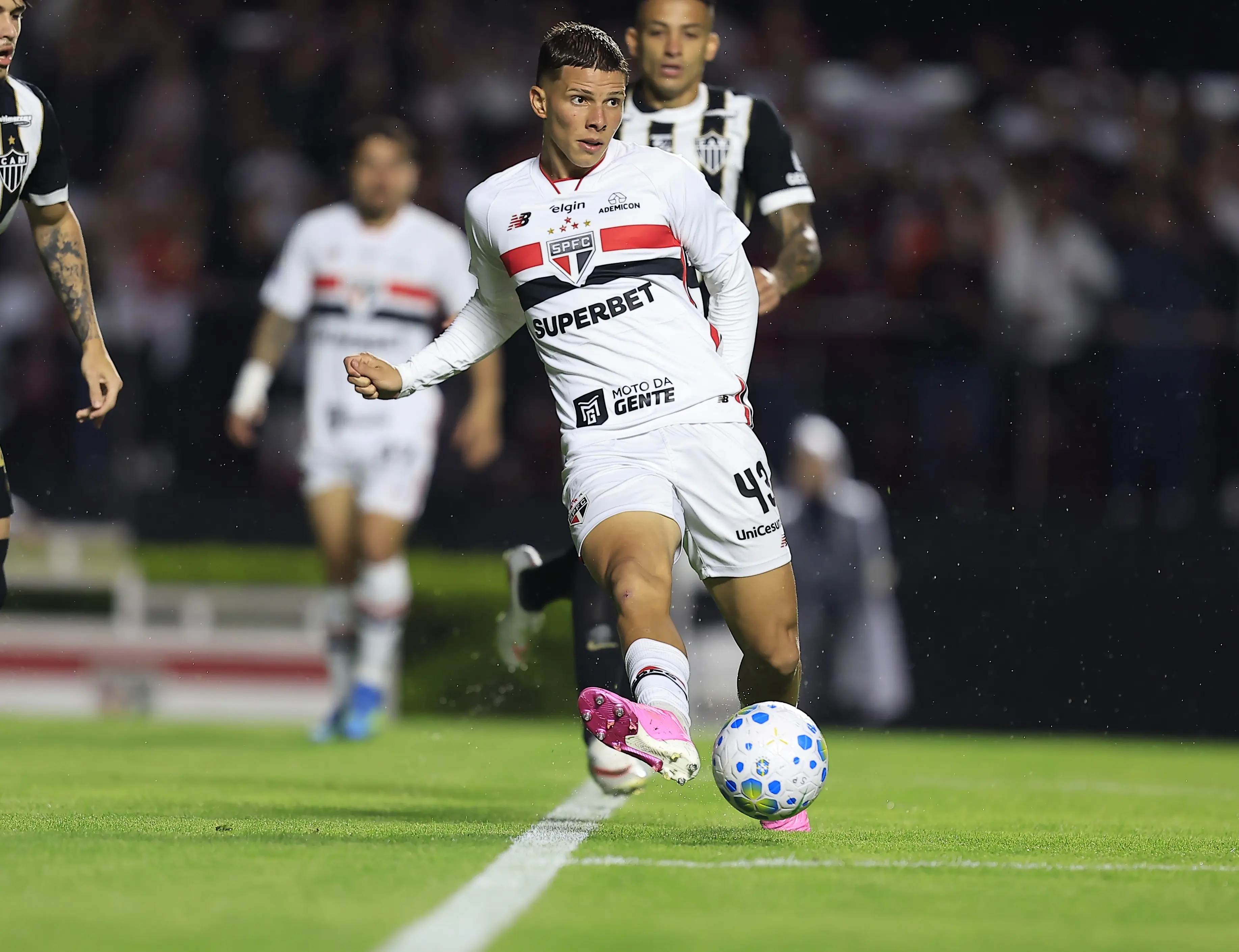 Ausência de Luciano abre espaço para promessa da base ganhar nova chance no São Paulo