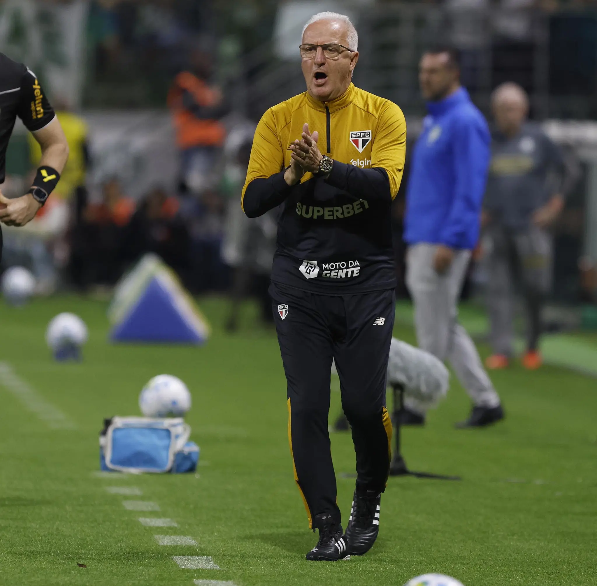 Dorival diz que salários atrasados não afetam São Paulo e mira decisão com Boca