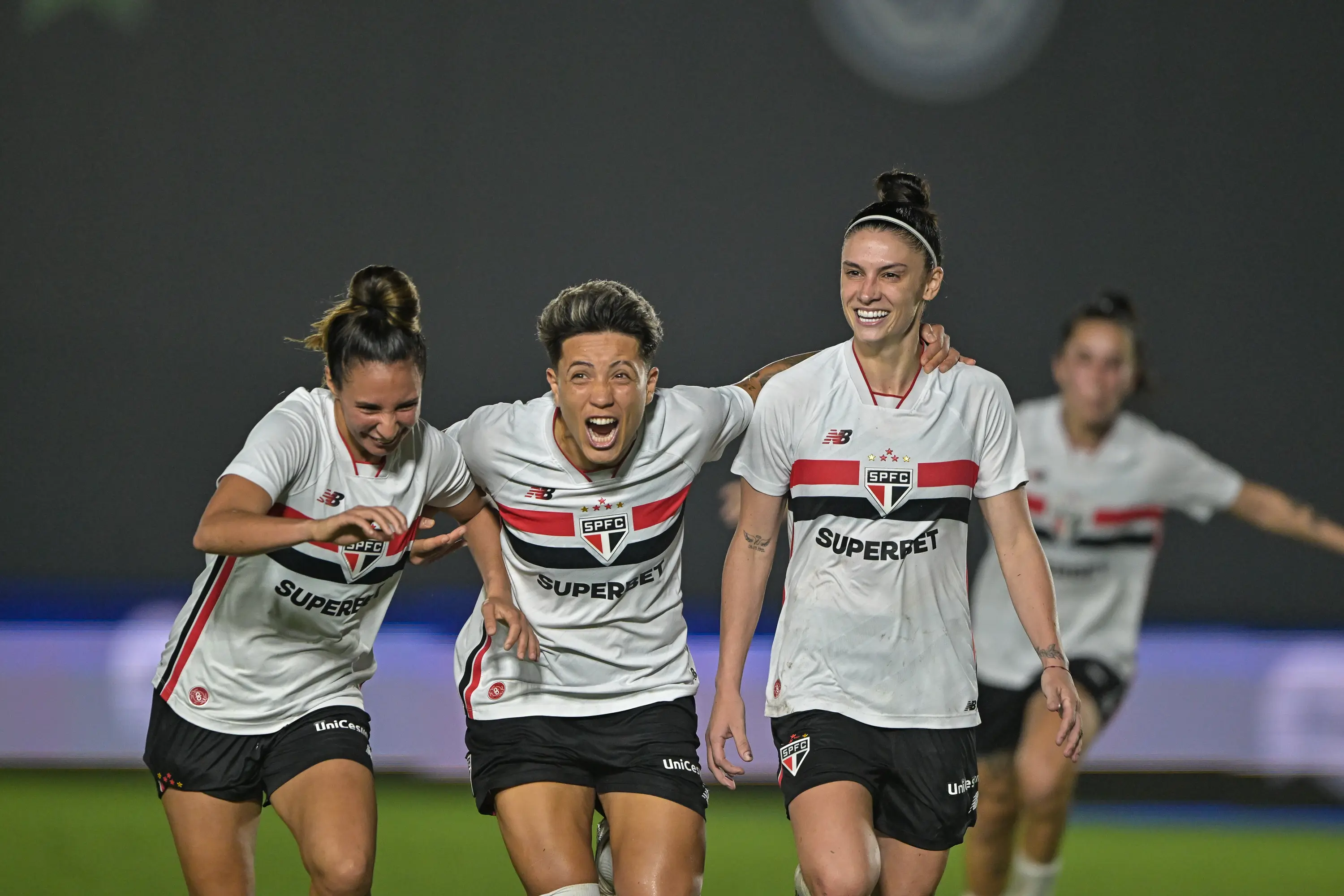 São Paulo vence o Flamengo e garante vaga na final do Brasileirão feminino