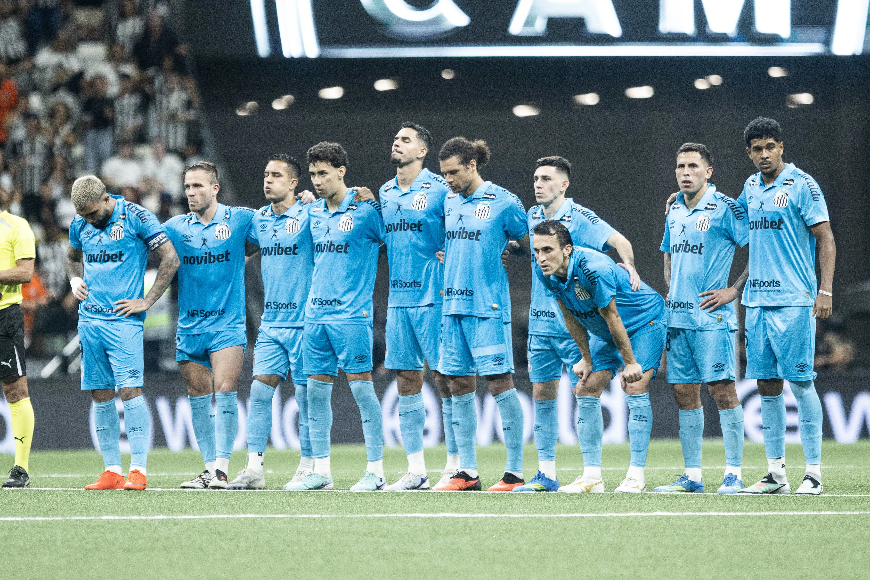 Análise: Santos demora a entrar no jogo, reage, mas falha quando precisava sobreviver
