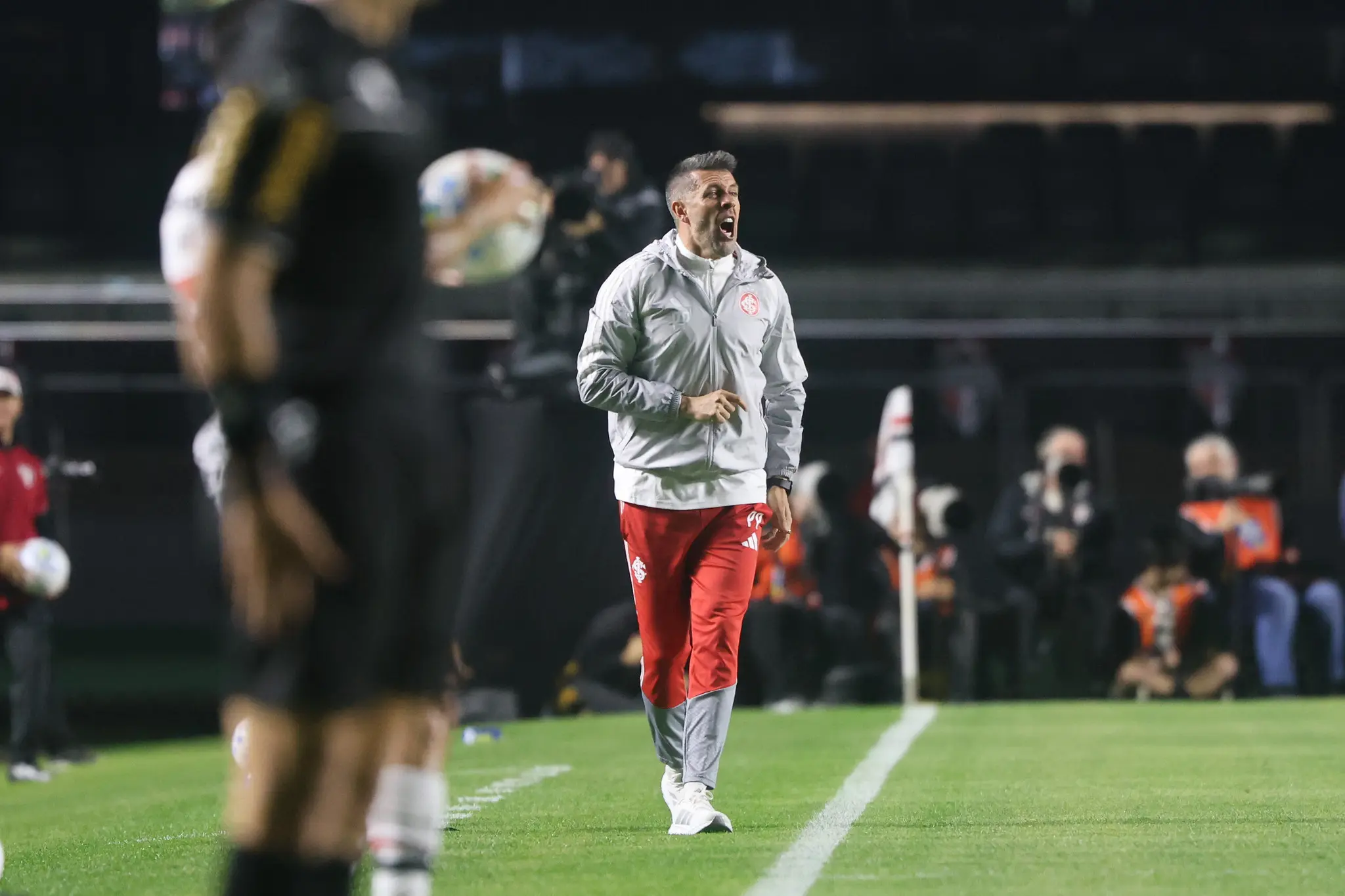 Derrotado pelo São Paulo, Inter anuncia saída de Paulo Pezzolano