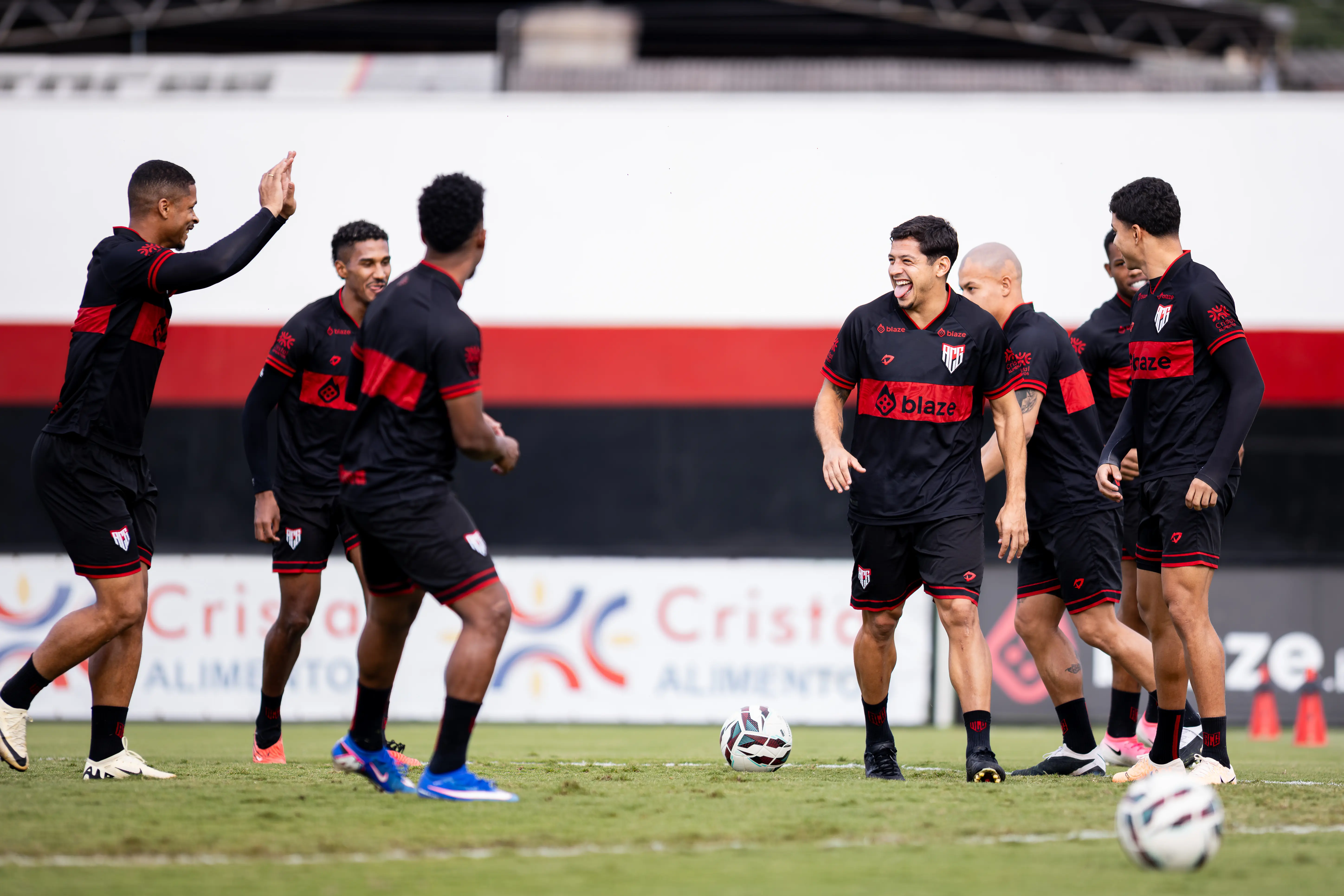 Goiás x Atlético-GO: veja prováveis escalações e onde assistir ao clássico pela Série B