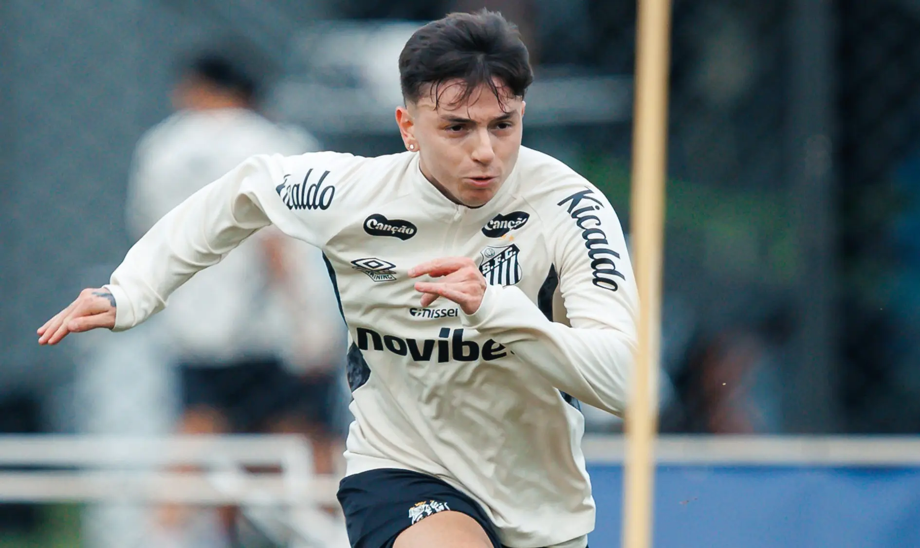 Com novidade, Santos volta aos treinos após folga e inicia preparação para clássico