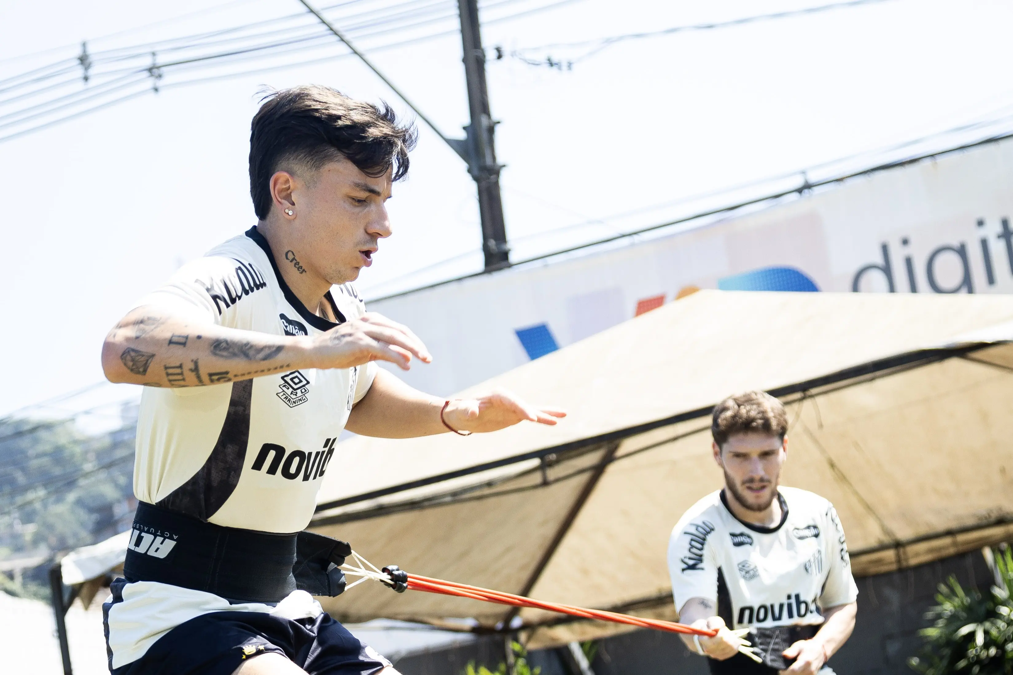 Barreal se recupera e Arão vai a campo em treino do Santos