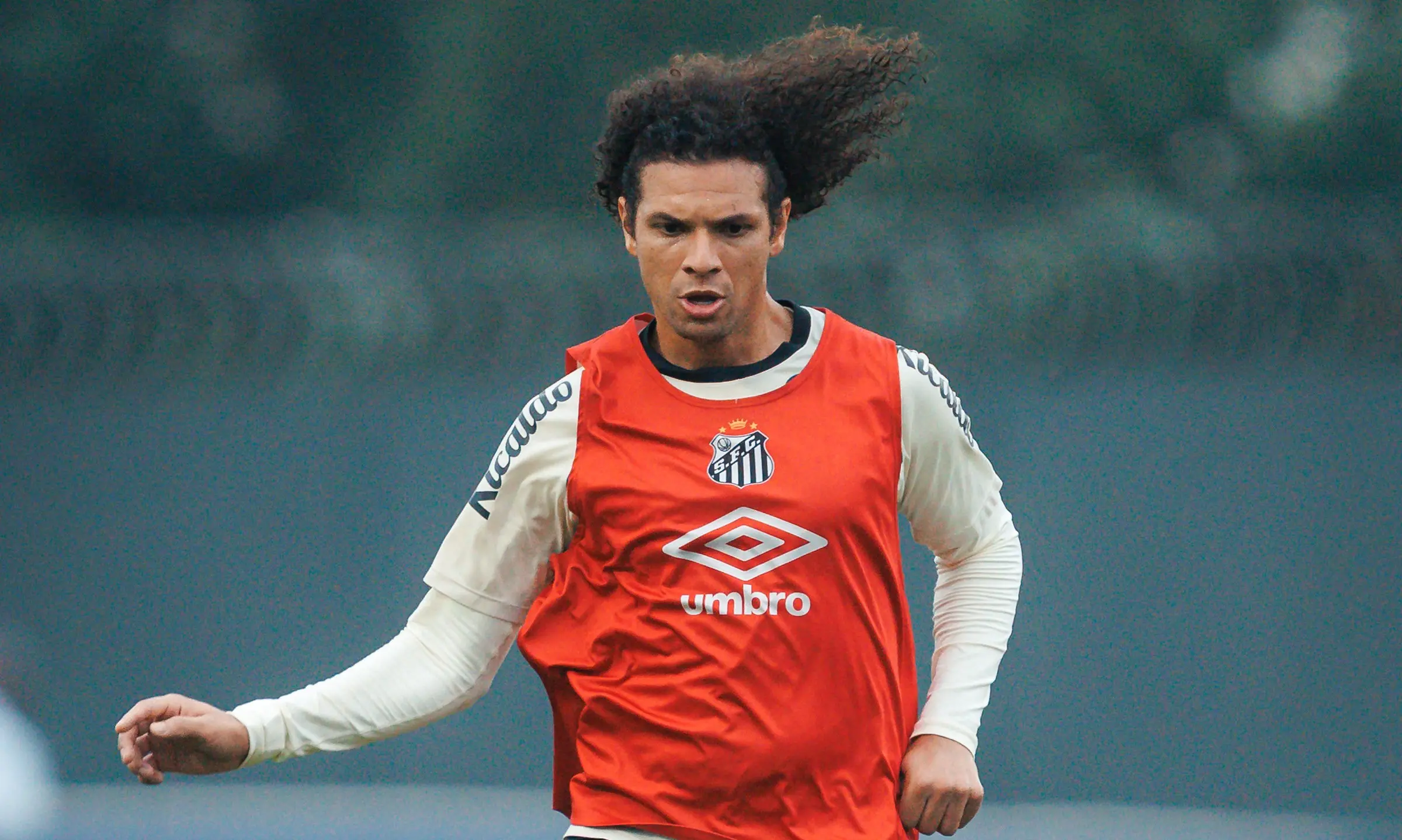 Willian Arão treina normalmente, e Santos inicia última semana de atividades para clássico