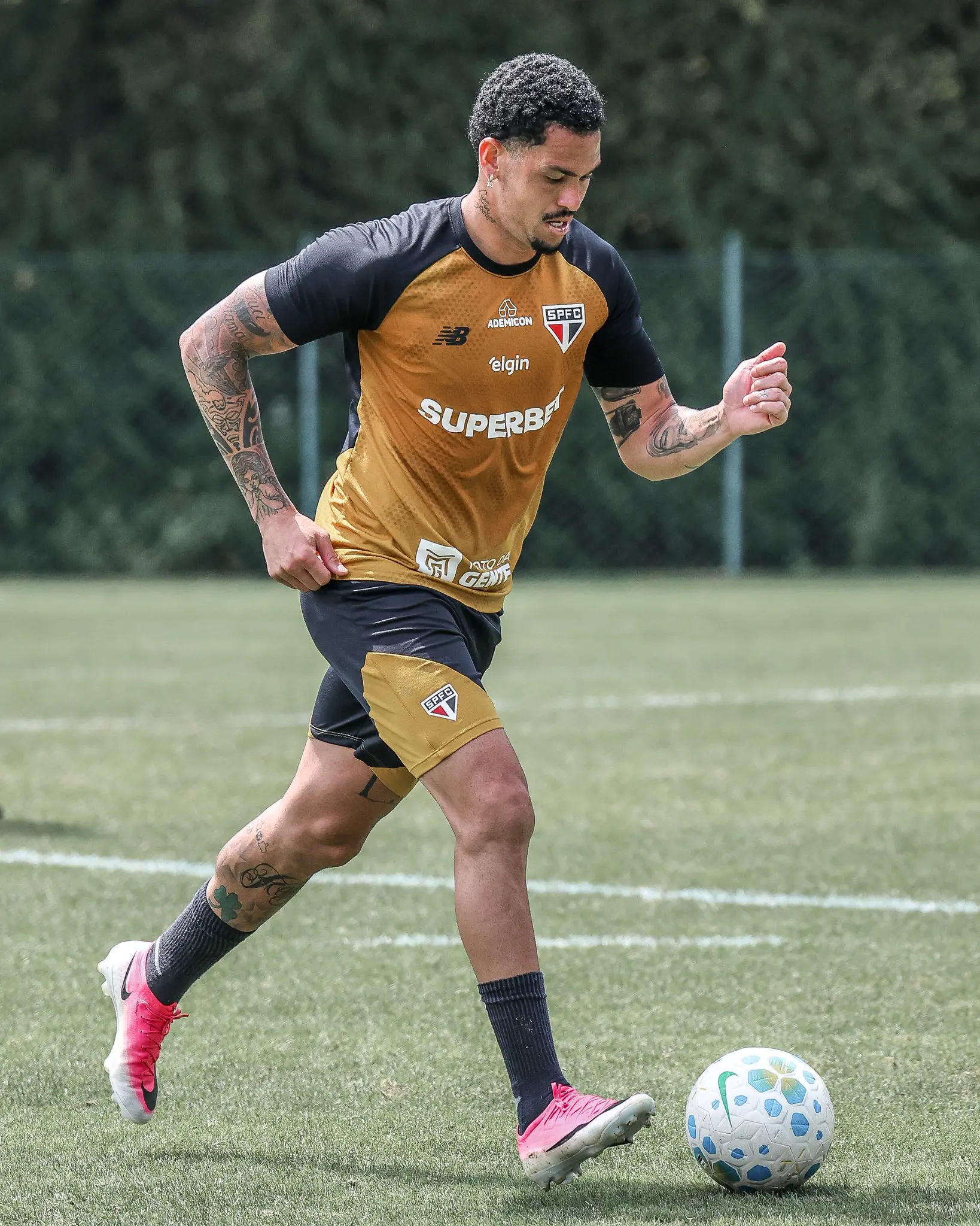 Confira galeria de fotos do treino do São Paulo desta terça-feira
