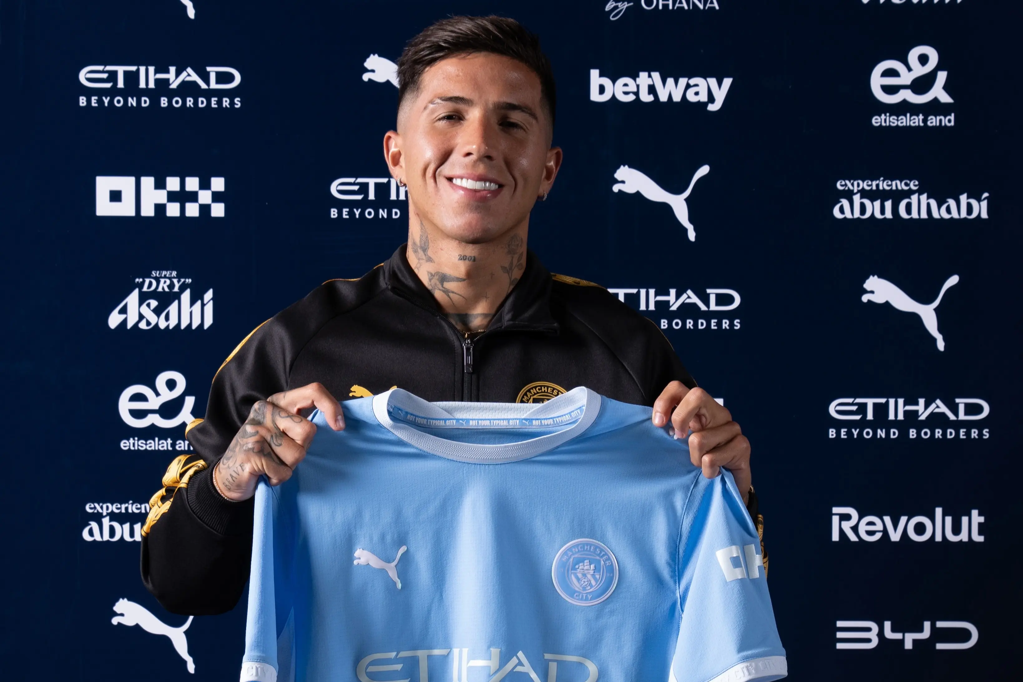 Enzo Fernández é anunciado pelo Manchester City e iguala recorde no Campeonato Inglês