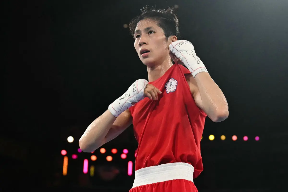 Após polêmica de gênero em Paris, campeã olímpica decide seguir no boxe