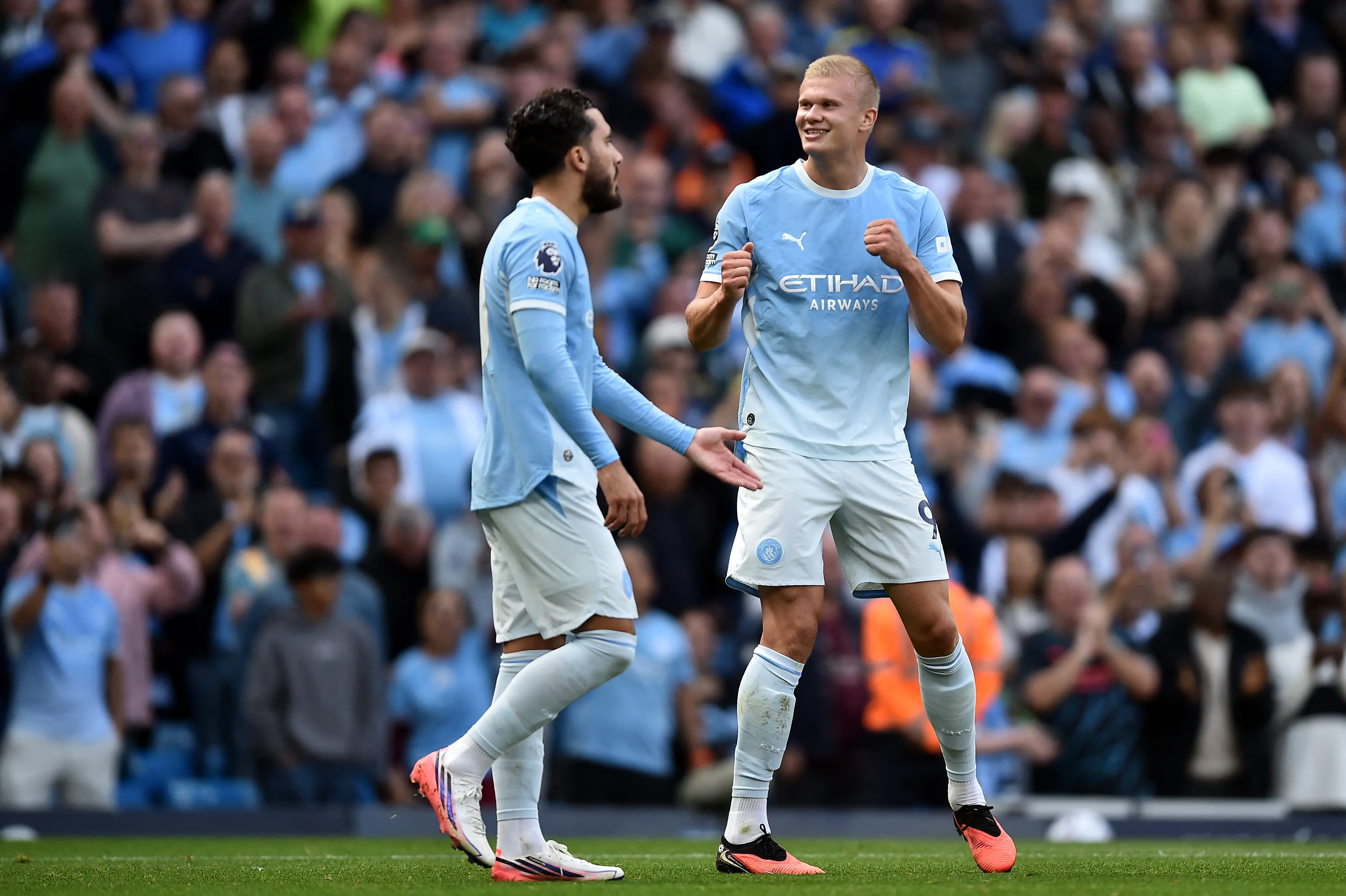 Haaland marca, City vence mais uma e pressiona Arsenal no Campeonato Inglês