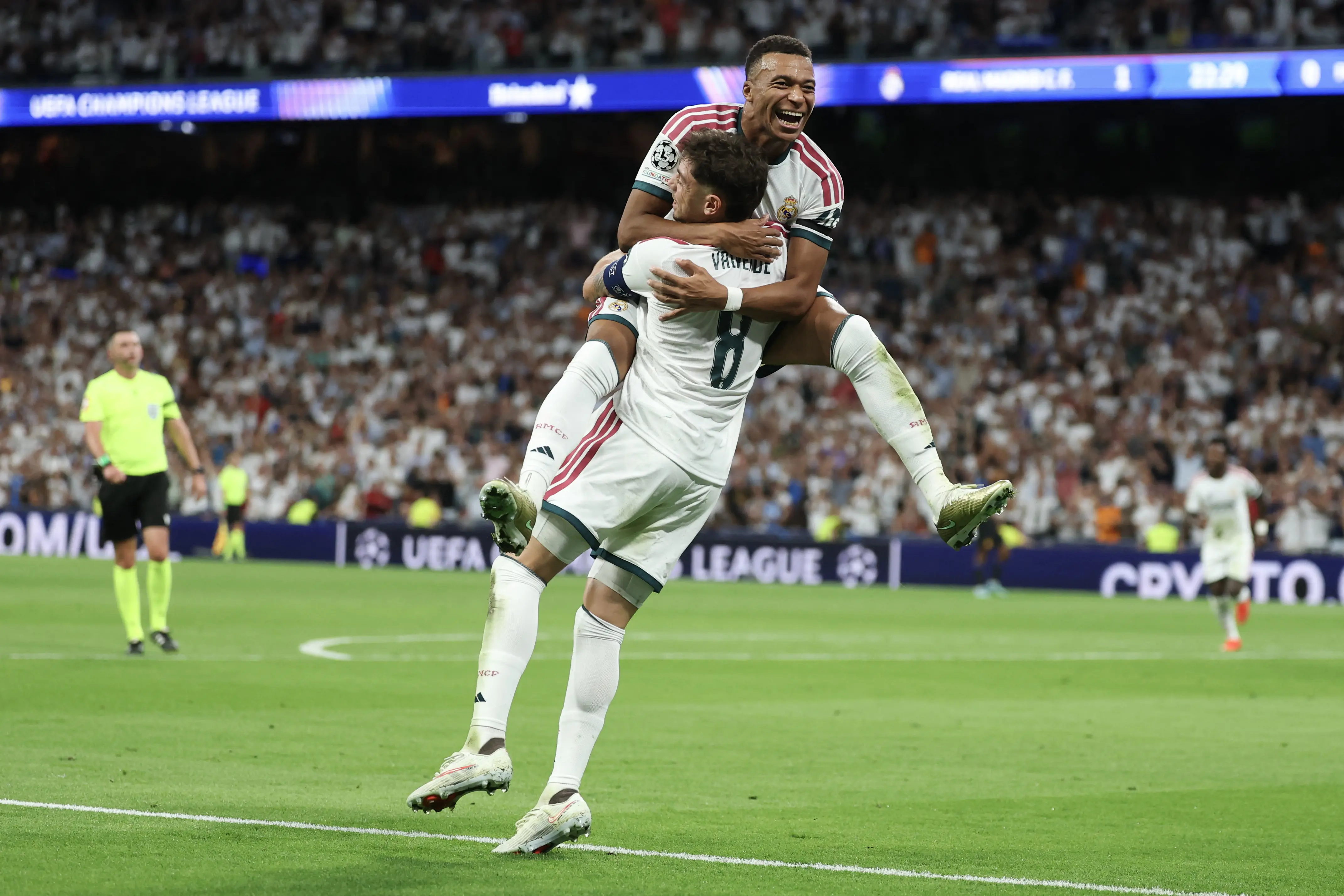 Brasileiro da Inter marca, mas Real estreia na Champions com vitória