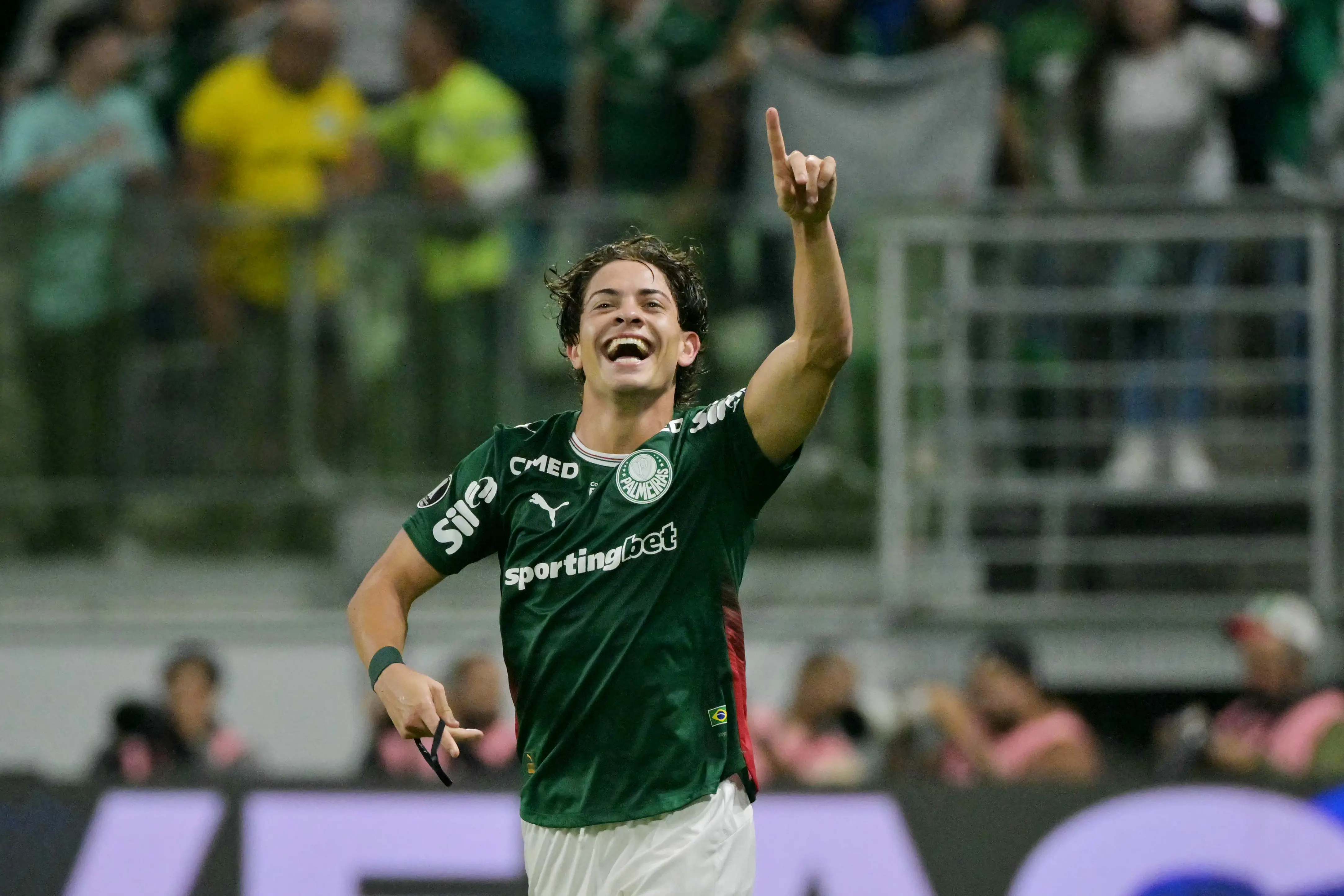 Em alta, Giay desbanca Khellven e assume titularidade do Palmeiras