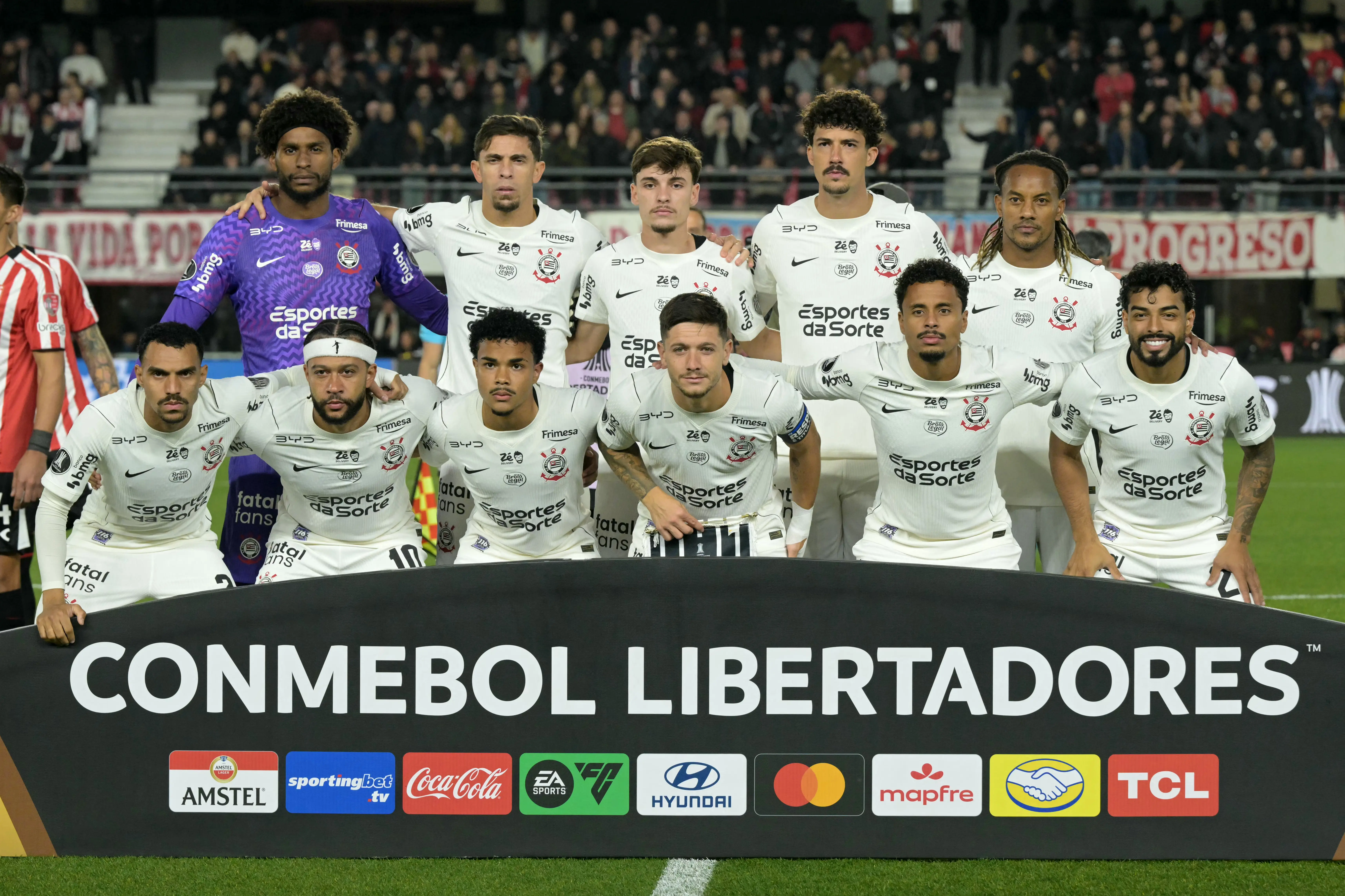 Atuações do Corinthians: Garro se redime e Memphis decepciona na Argentina