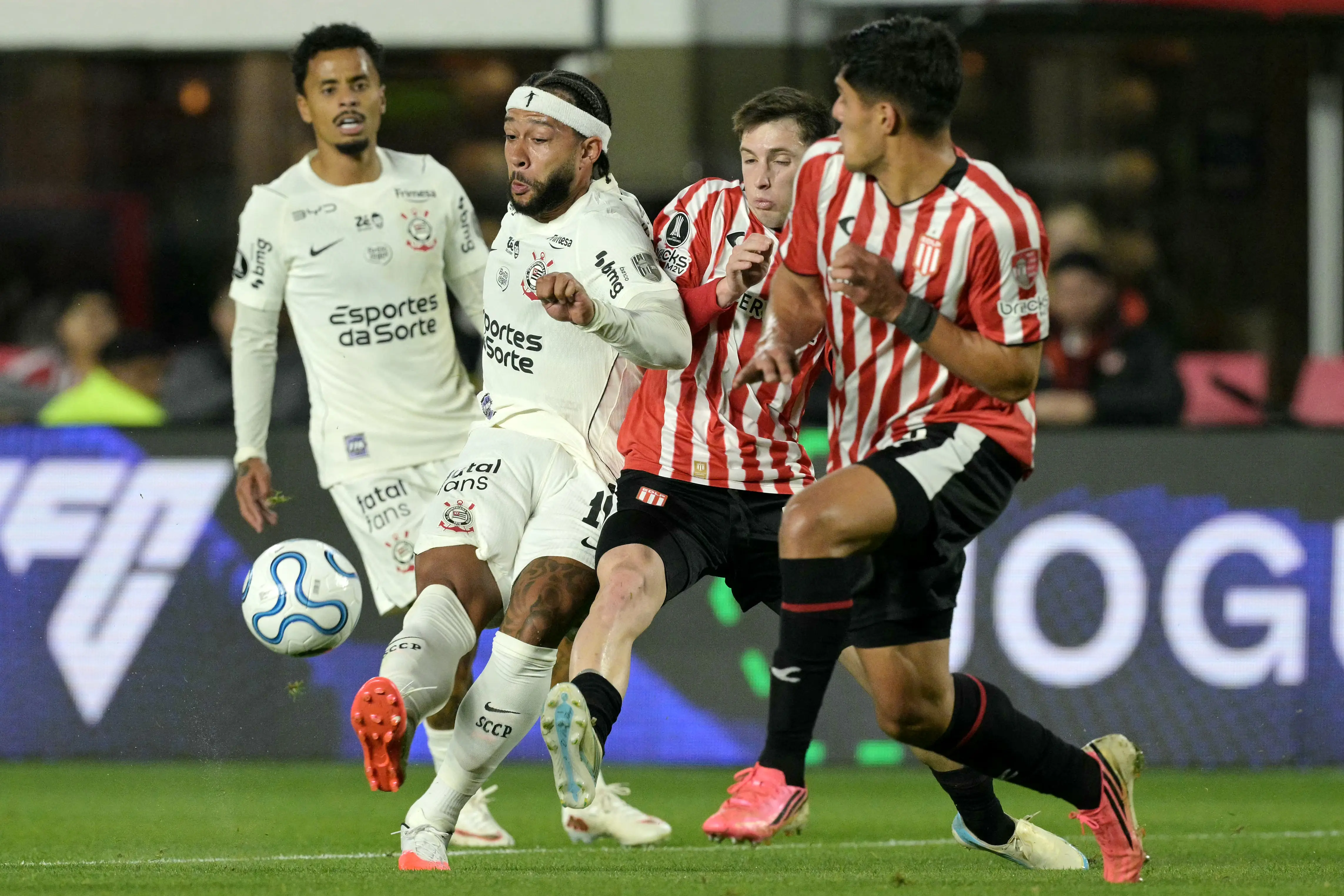 Veja fotos do jogo de ida entre Estudiantes e Corinthians pelas quartas da Libertadores