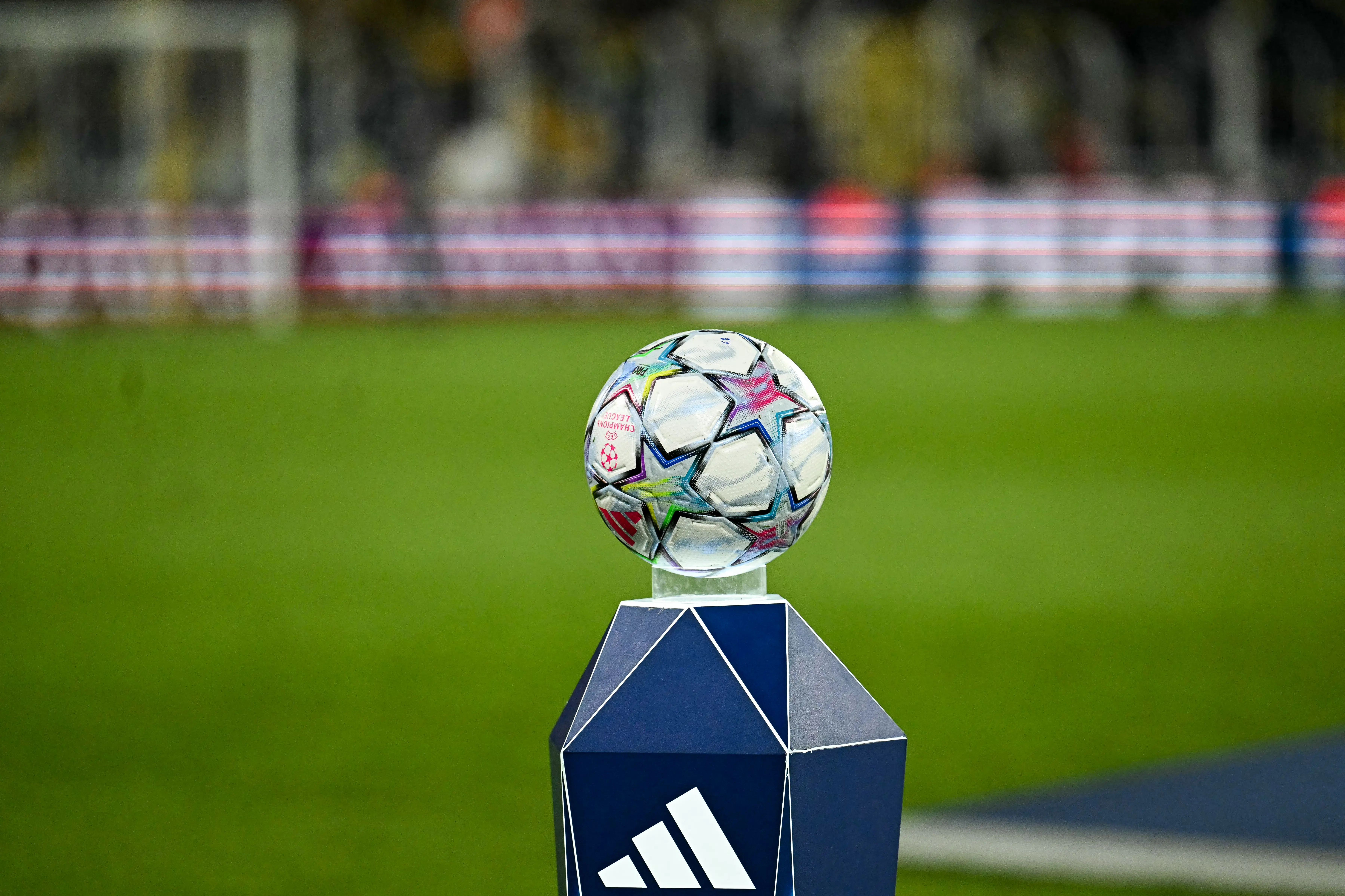 UEFA anuncia os estádios para as próximas finais da Liga dos Campeões