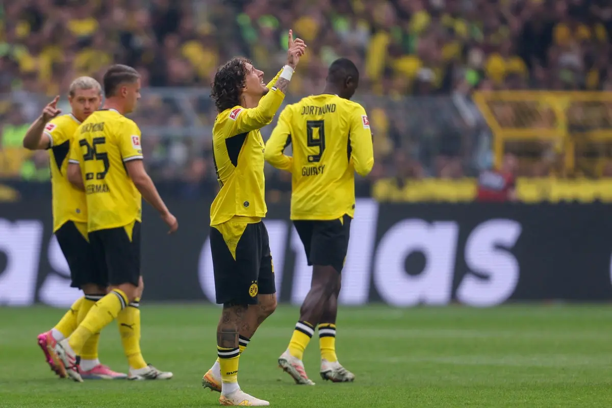 Alemão: Freiburg assume a liderança e Dortmund segue 100%