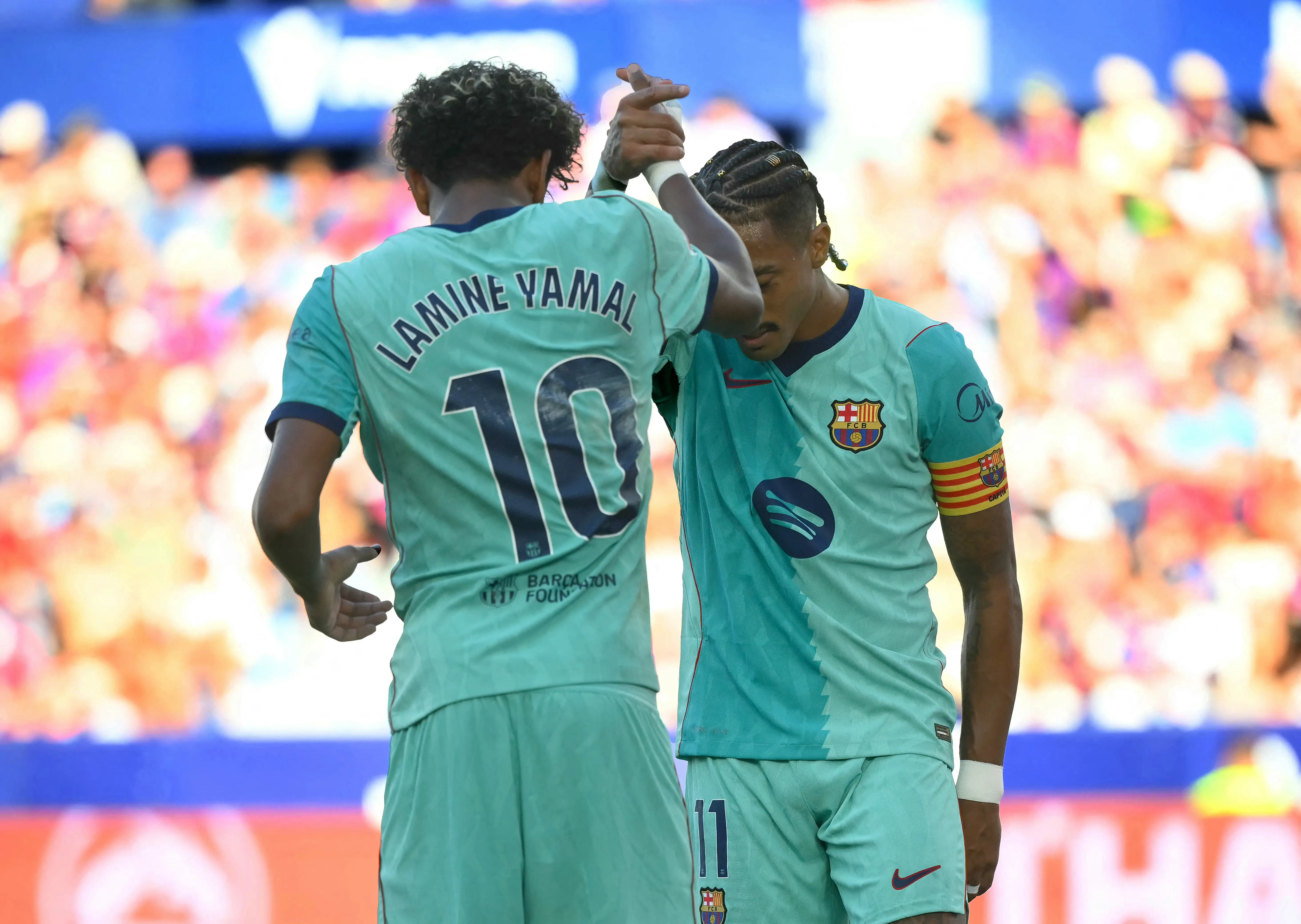 Com sufoco no fim, Barcelona vence Levante em jogo de seis gols