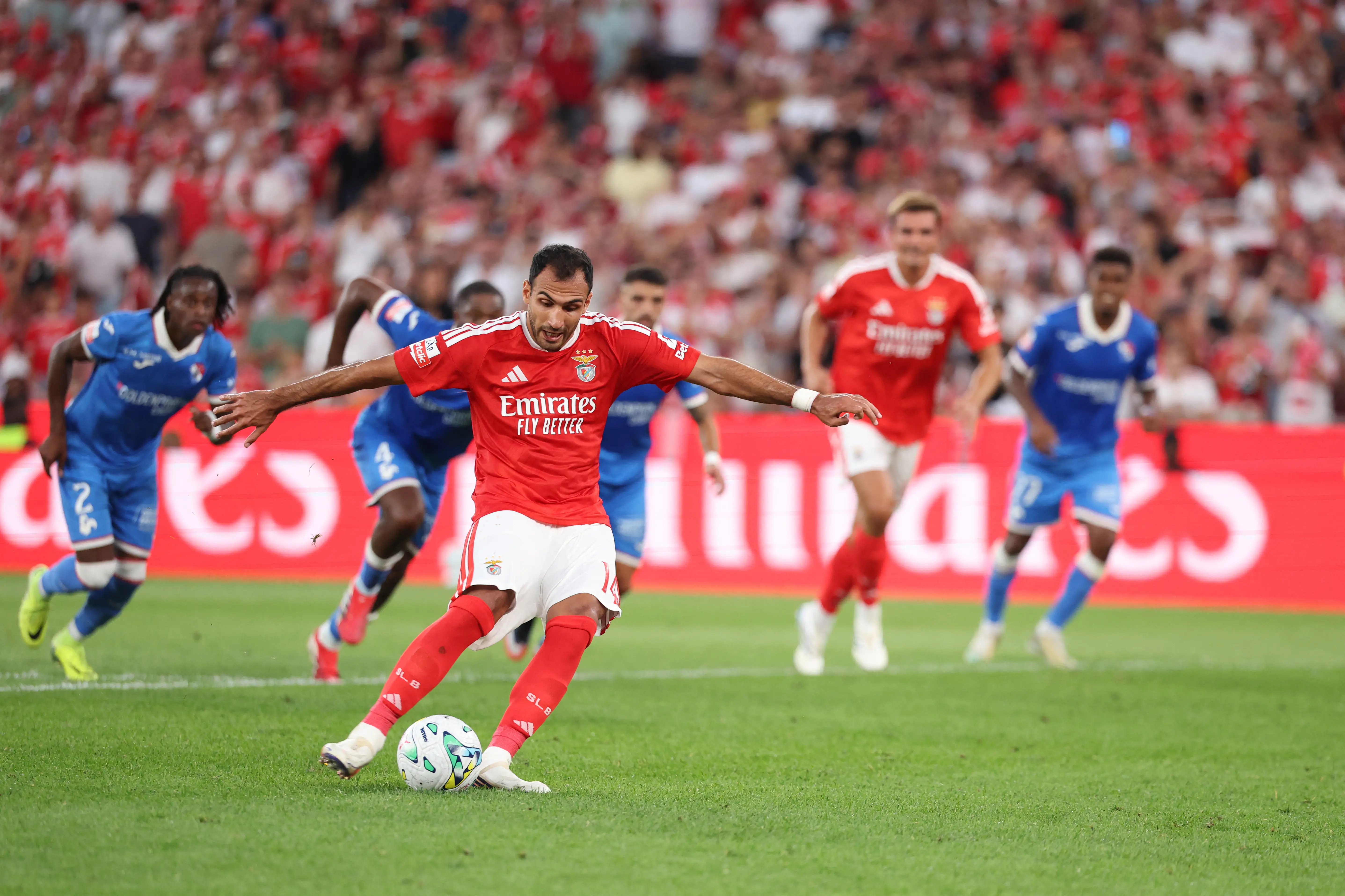 De virada, Benfica bate Gil Vicente e chega a quinta vitória no Campeonato Português