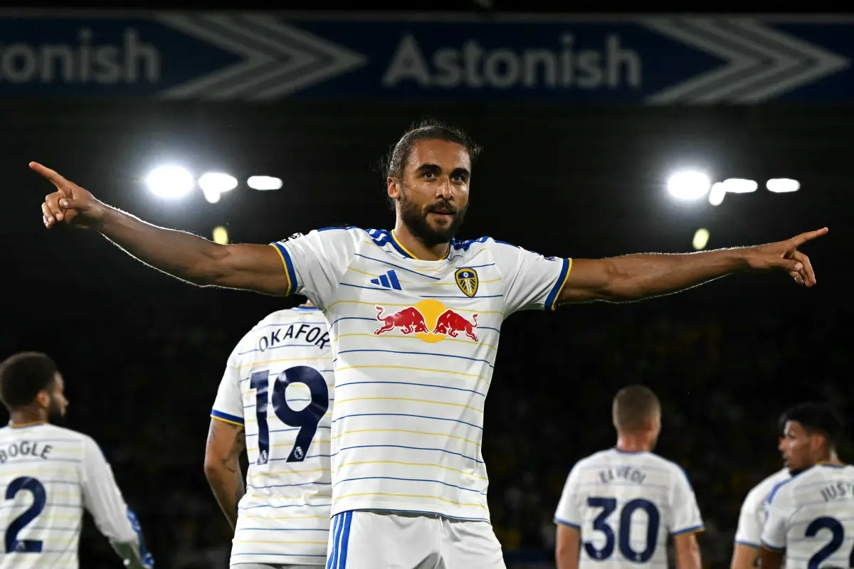 Leeds goleia Newcastle, mantém invencibilidade e sobe na tabela do Inglês