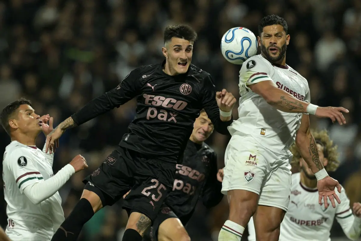 Confira as fotos de Platense x Fluminense pelas quartas da Libertadores