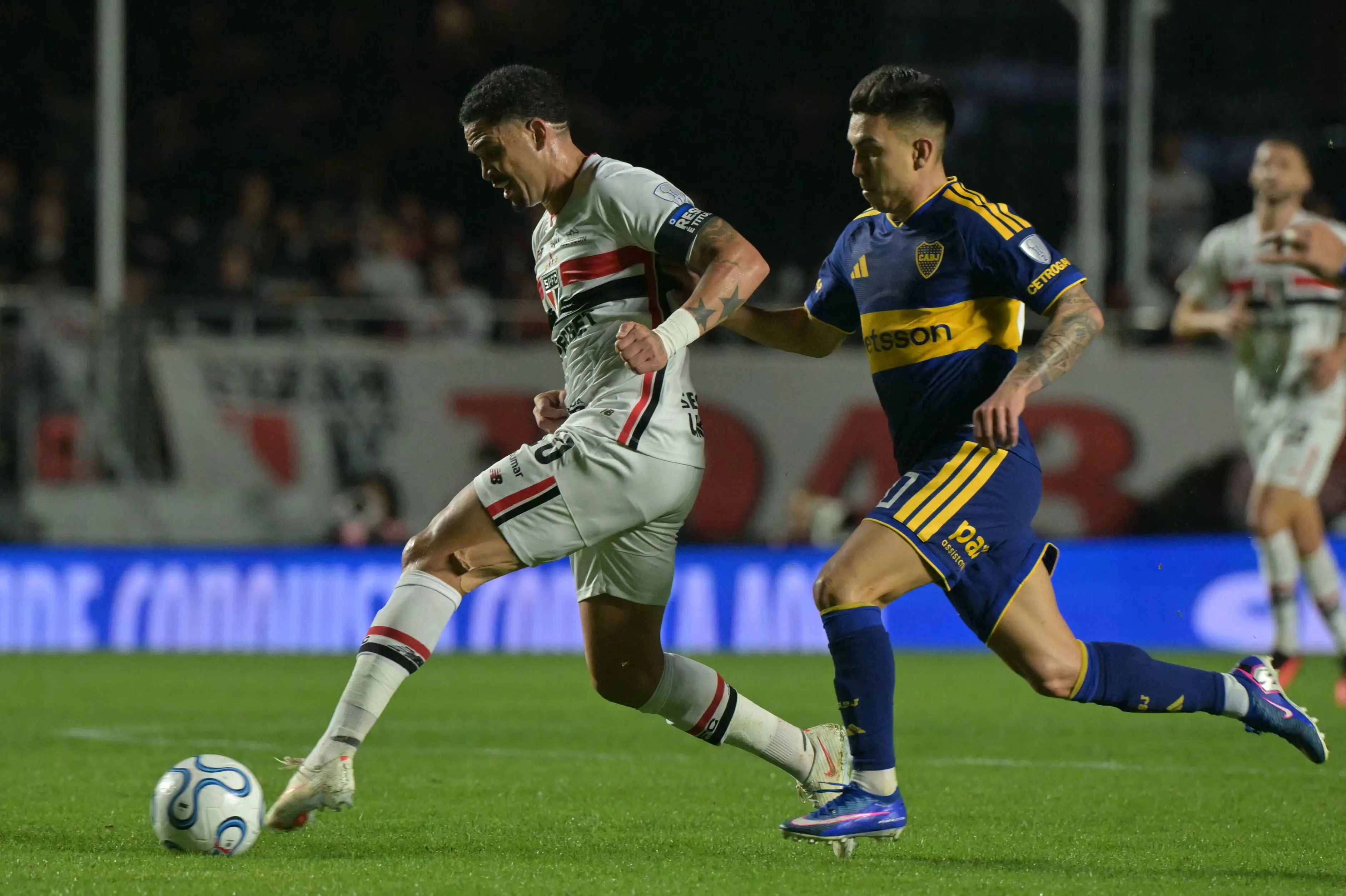 Polêmica! São Paulo reclama de checagem do VAR em gol anulado