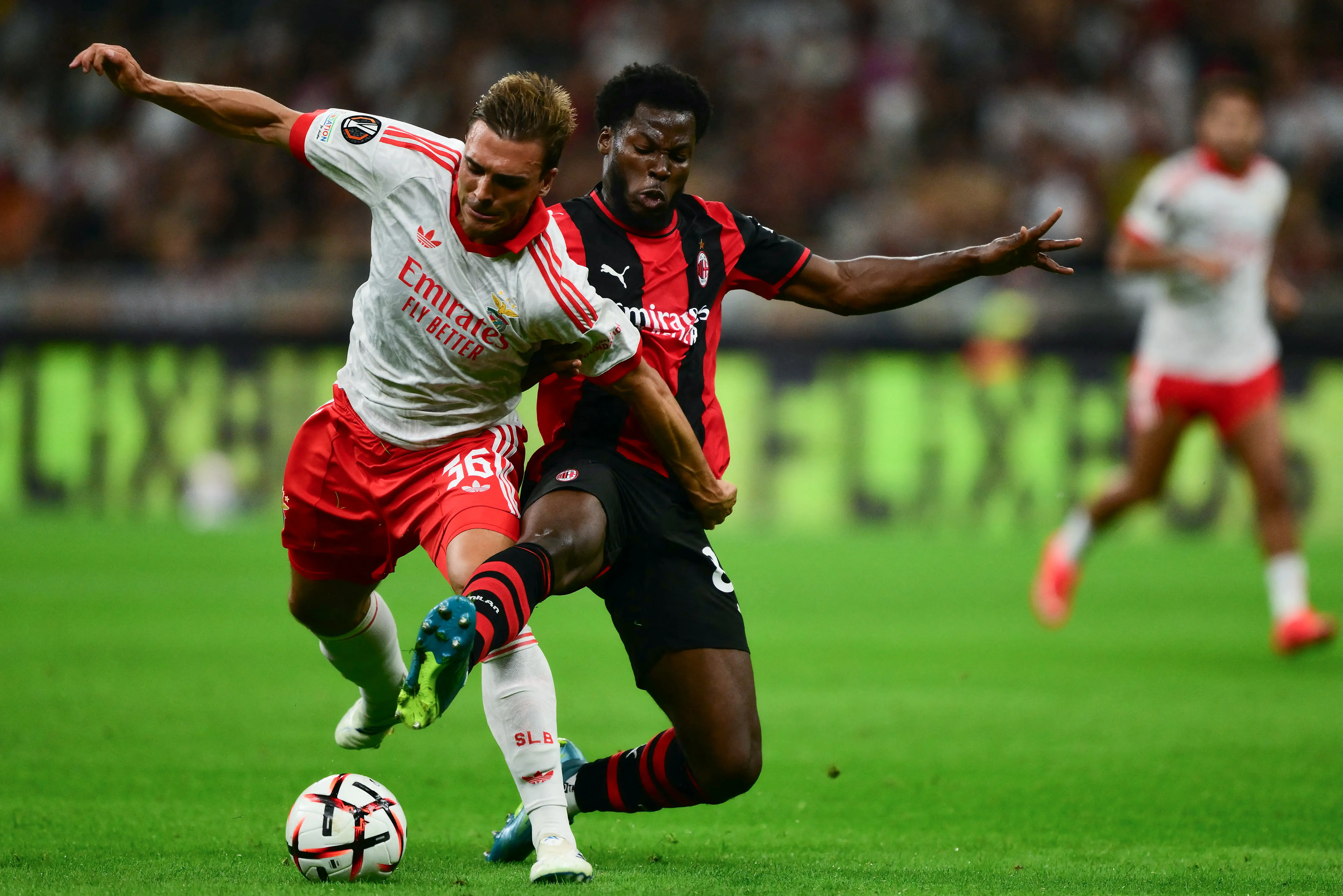 Veja fotos do jogo entre Milan e Benfica pela Liga Europa