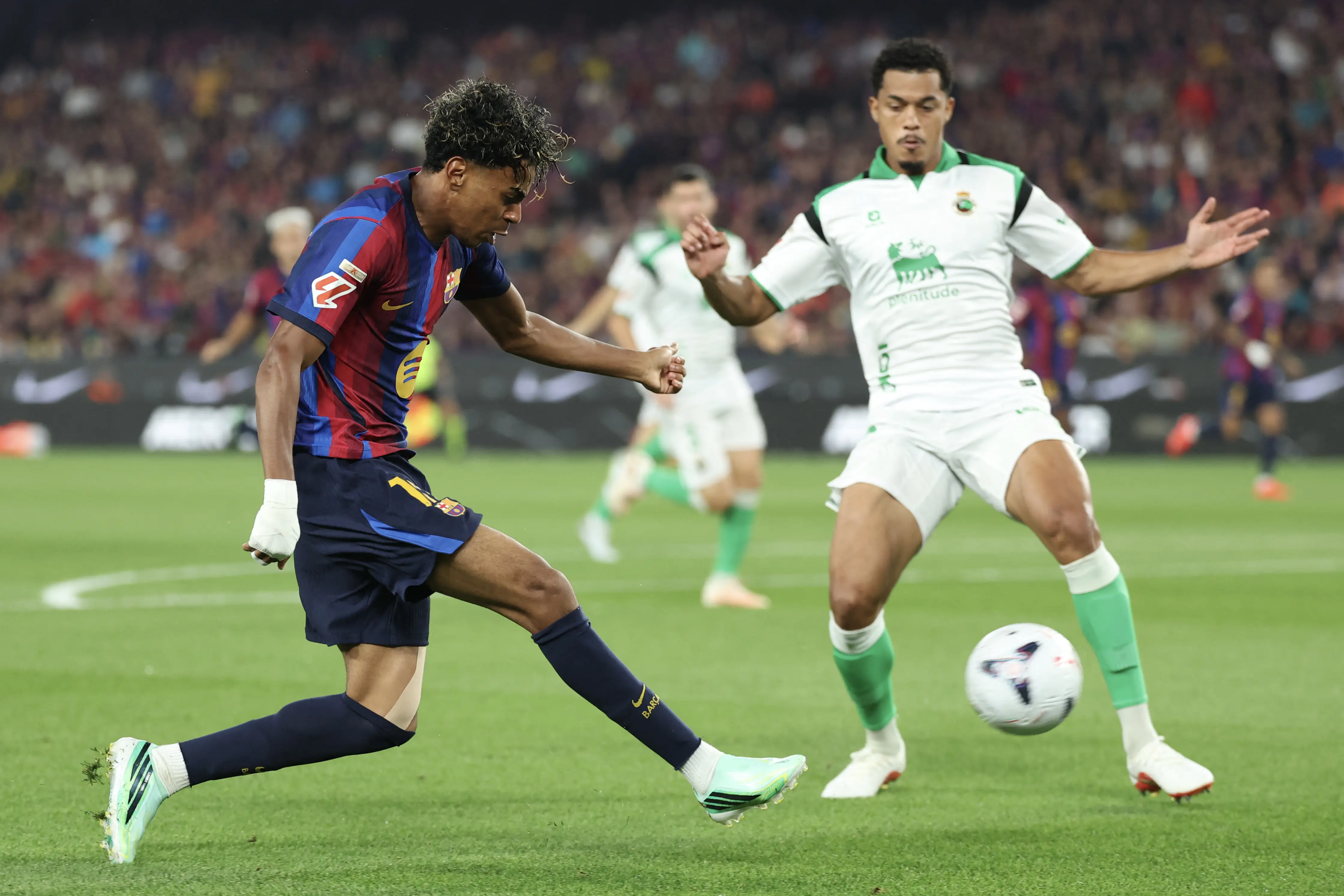 Veja fotos do duelo entre Barcelona e Racing Club pelo Espanhol