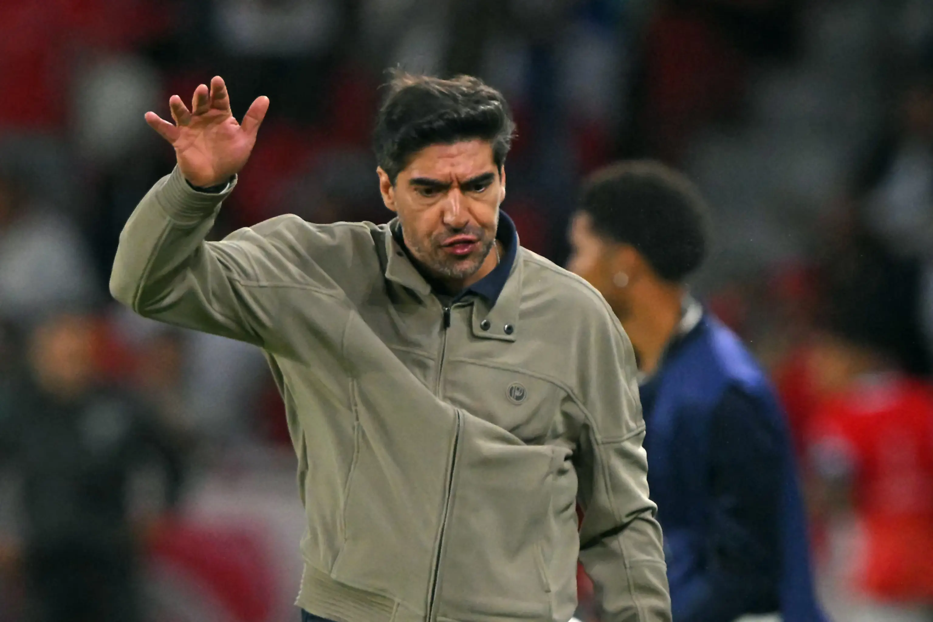 Abel Ferreira é expulso e desfalca Palmeiras no primeiro jogo da semi da Libertadores