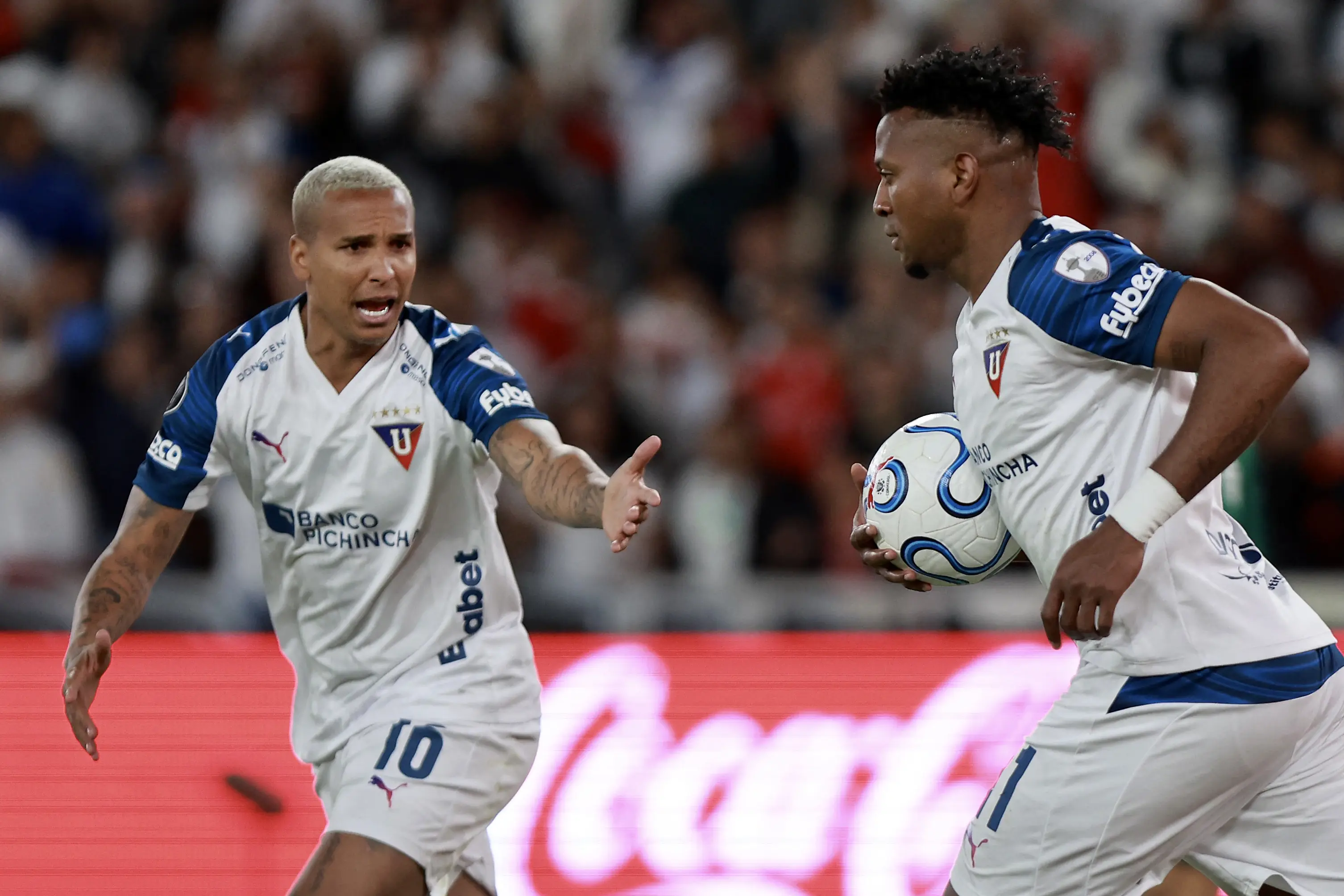 Deyverson manda recado à torcida do Palmeiras após provocação a Carlos Miguel