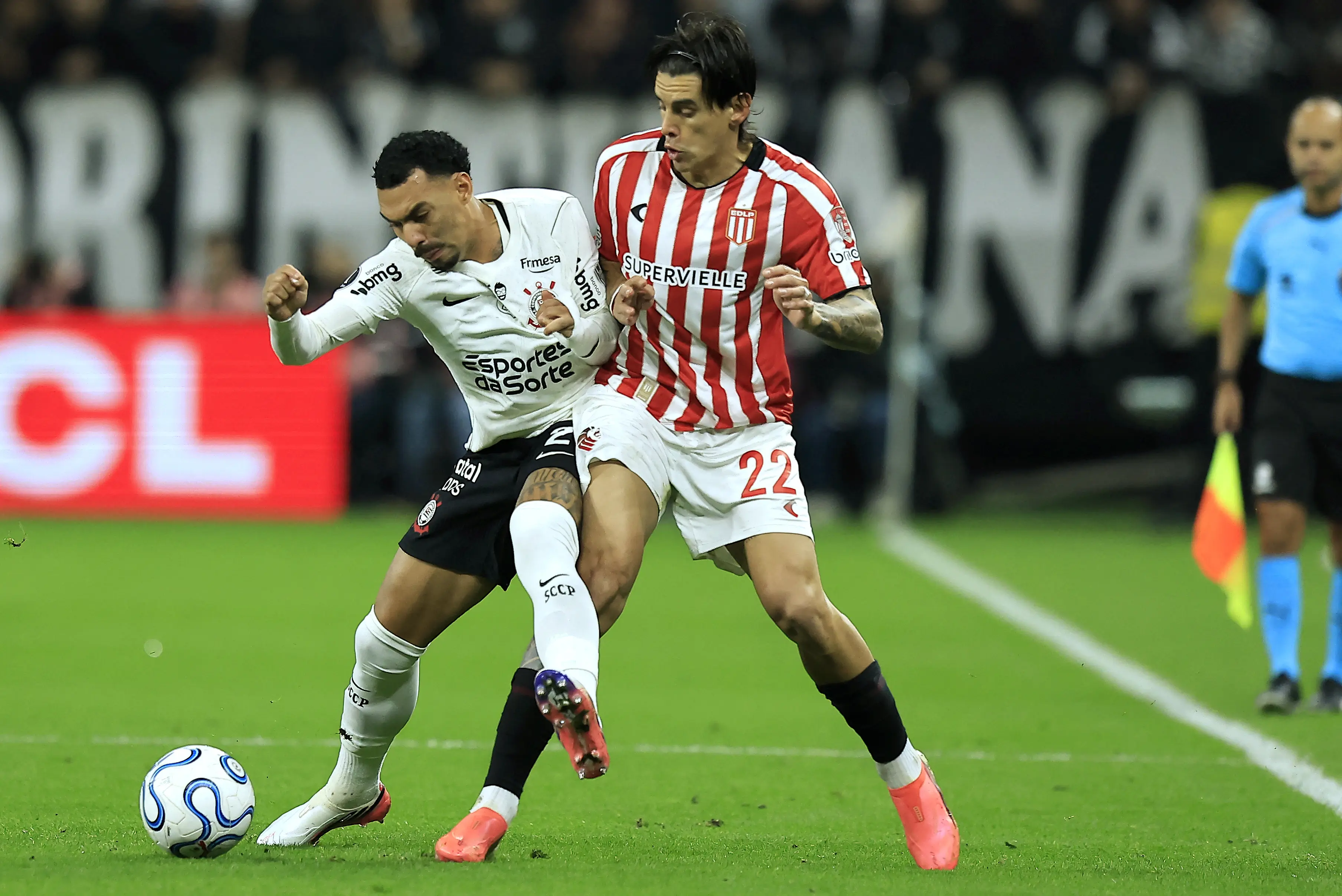 Confira golaço do Estudiantes que eliminou o Corinthians da Libertadores
