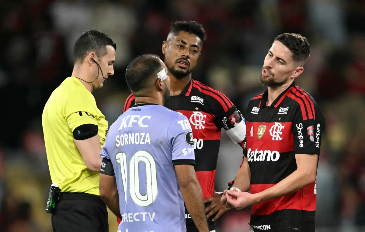 Jorginho é expulso e deixa Flamengo com um a menos na Libertadores; veja o lance