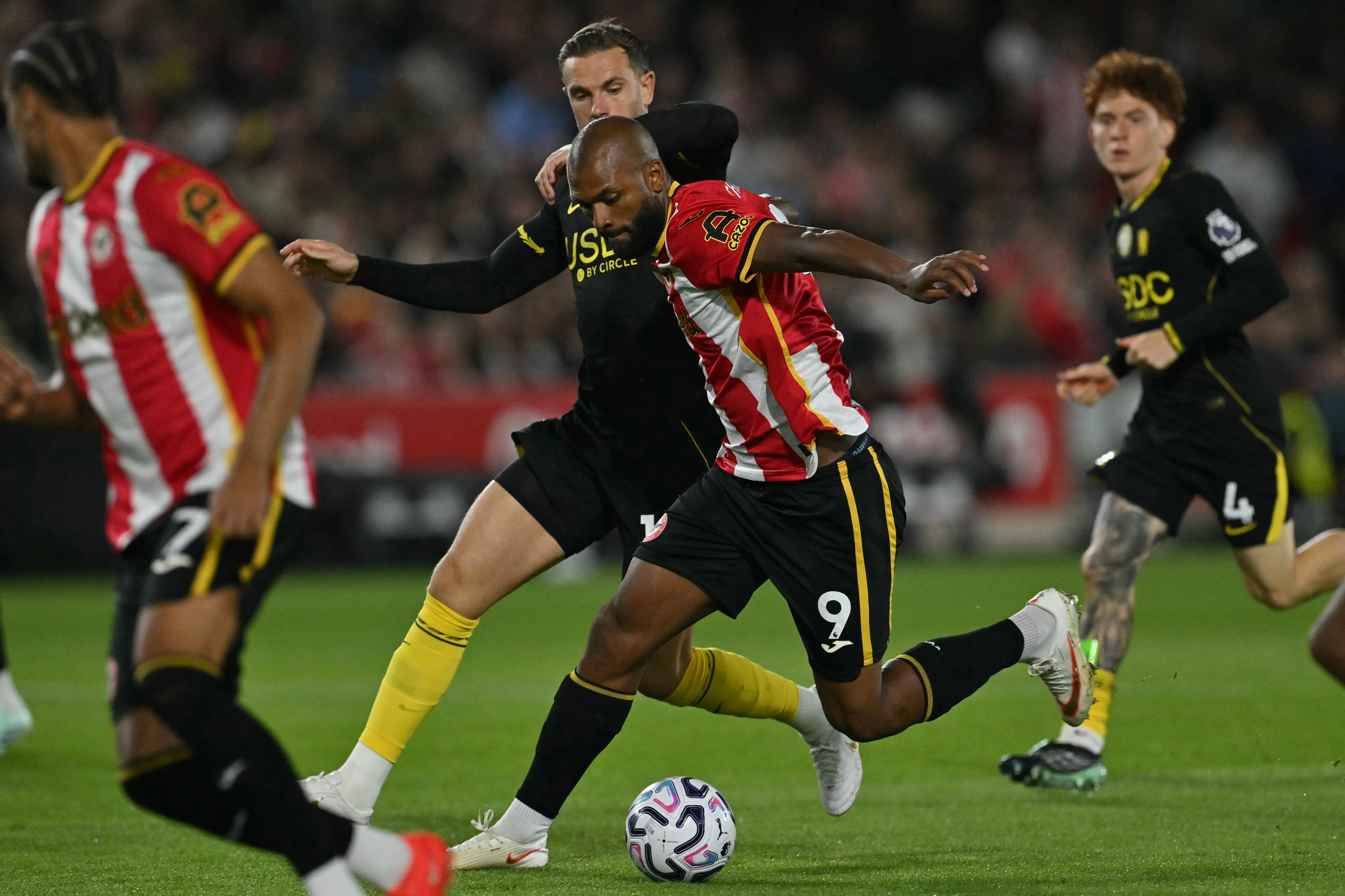 Com gol de Igor Thiago, Chelsea leva três do Brentford e perde pelo Inglês