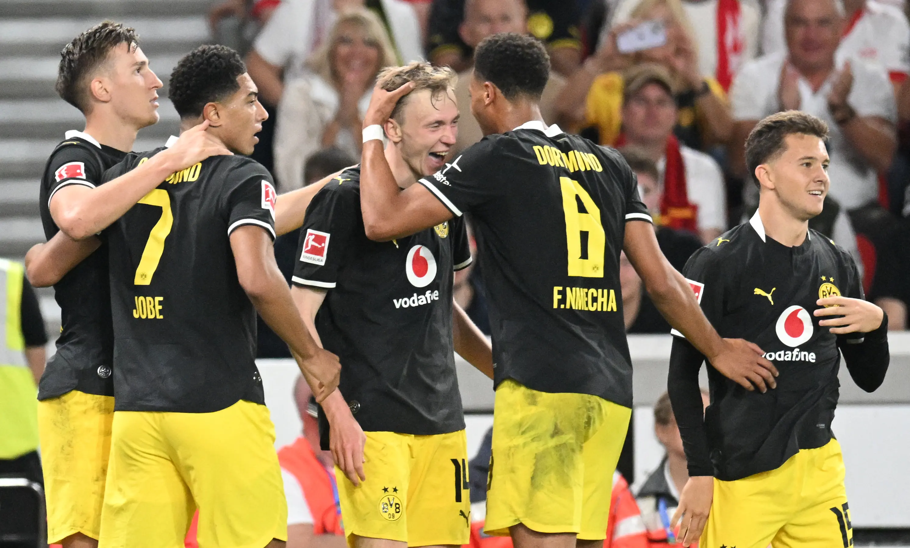 Borussia vence o Stuttgart fora de casa e mantém a liderança com 100% no Alemão