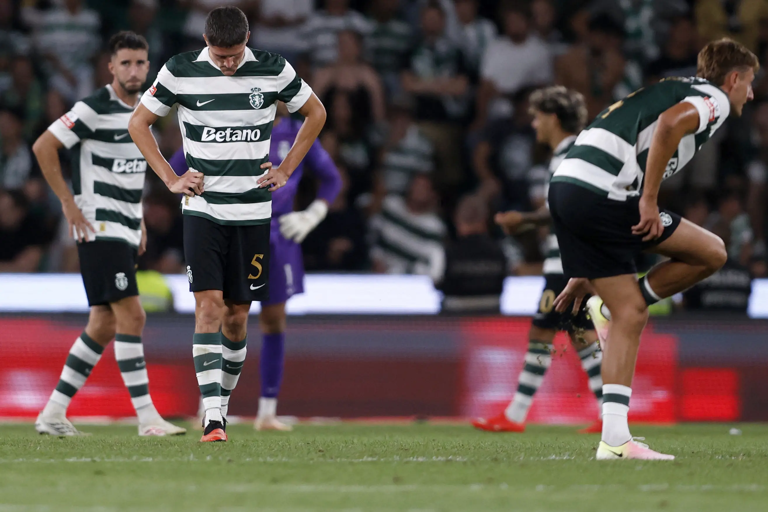 Com um a menos, Sporting cede empate ao Arouca no fim pelo Português