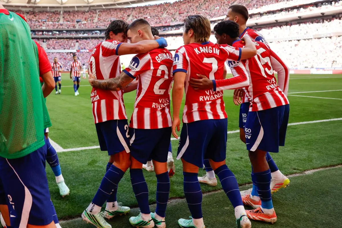 Com um a menos, Real Madrid perde clássico para o Atlético e vê Barcelona abrir vantagem no Espanhol